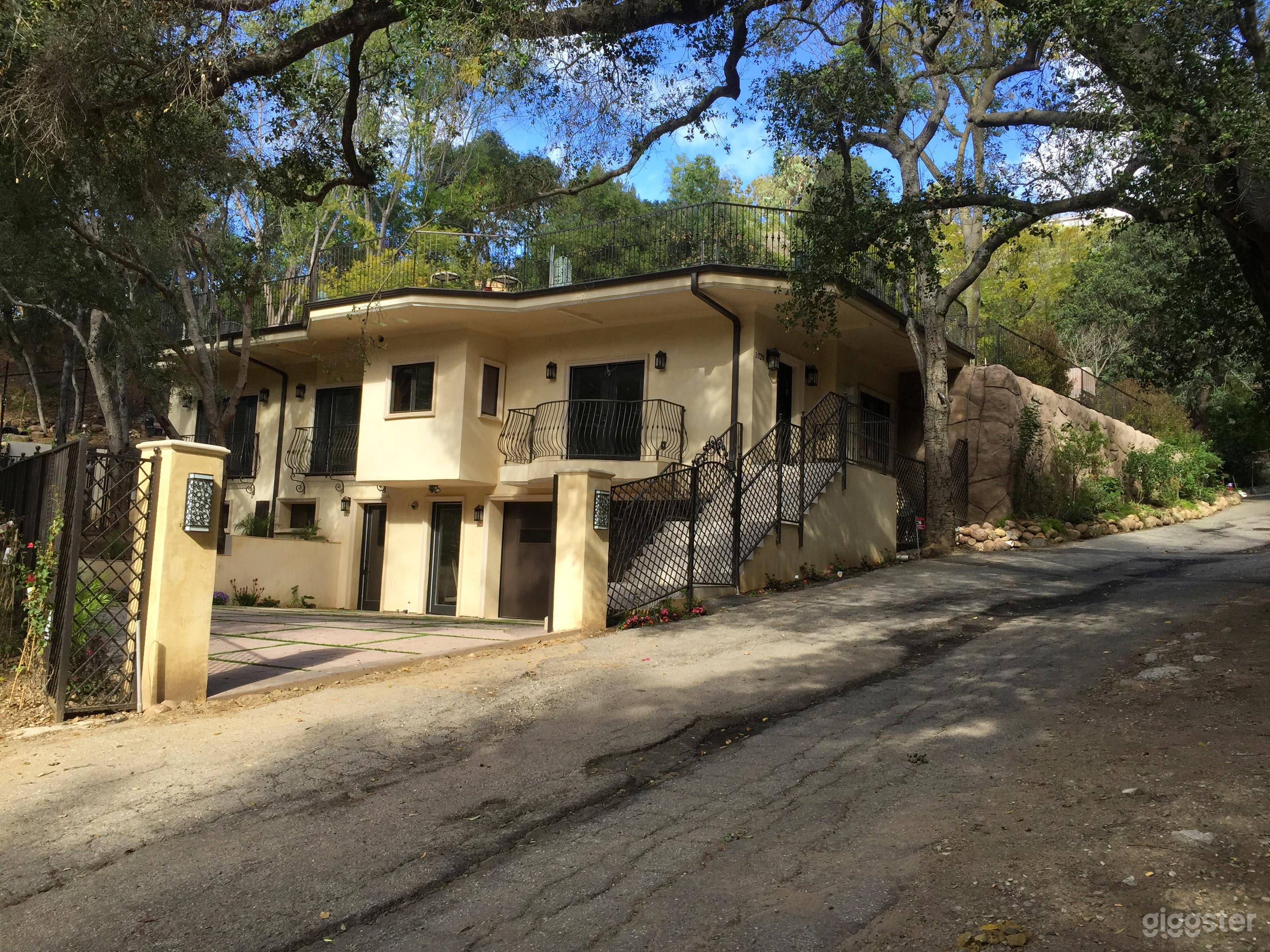 Secluded Spanish/Moroccan with Remodeled Interior Photo 3