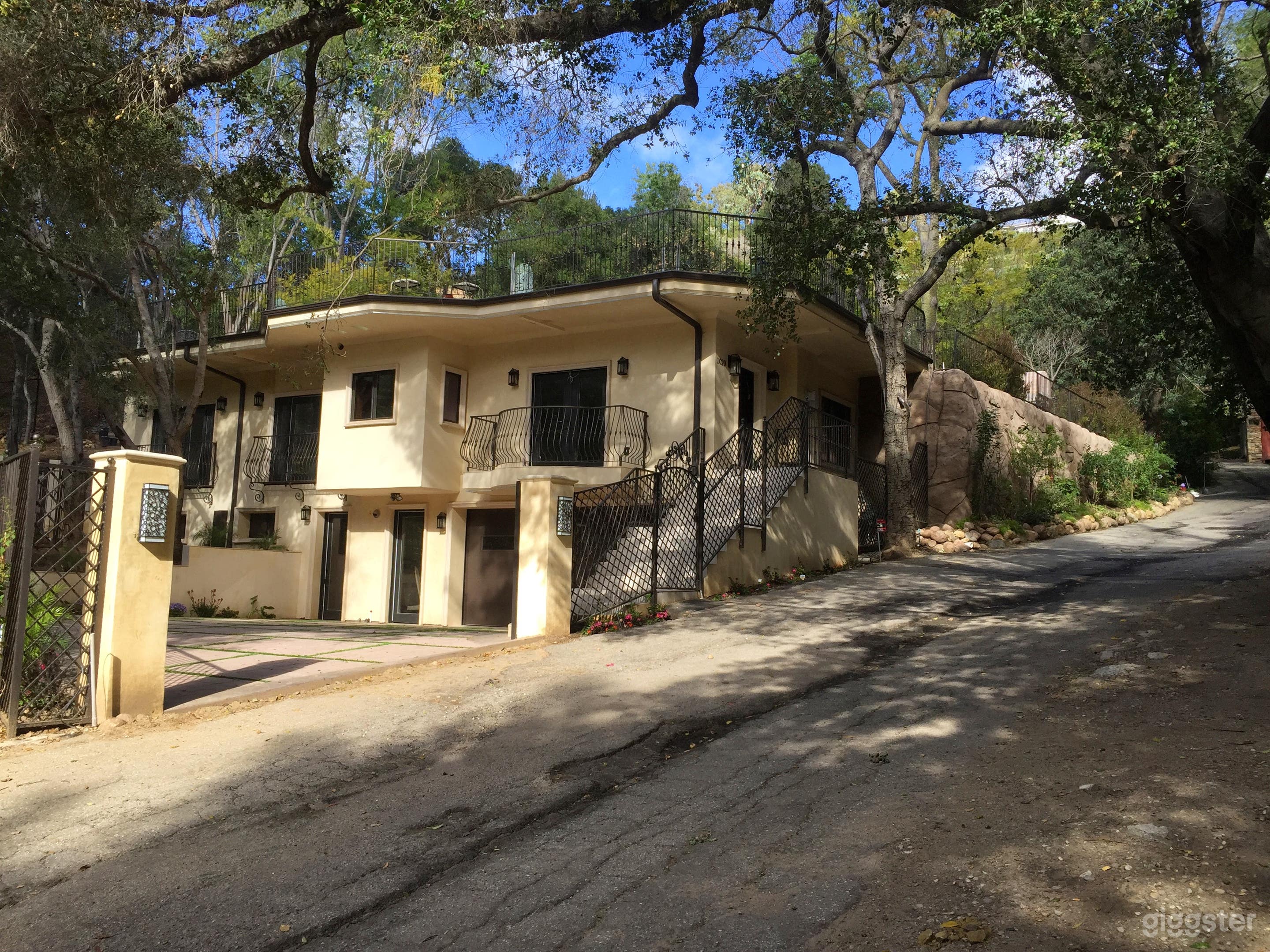 Secluded Spanish/Moroccan with Remodeled Interior Photo 2