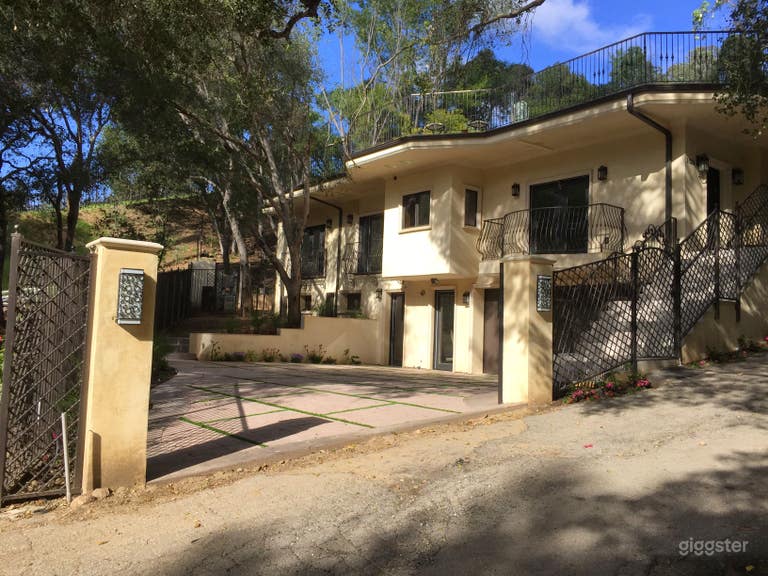  Secluded Spanish/Moroccan with Remodeled Interior 