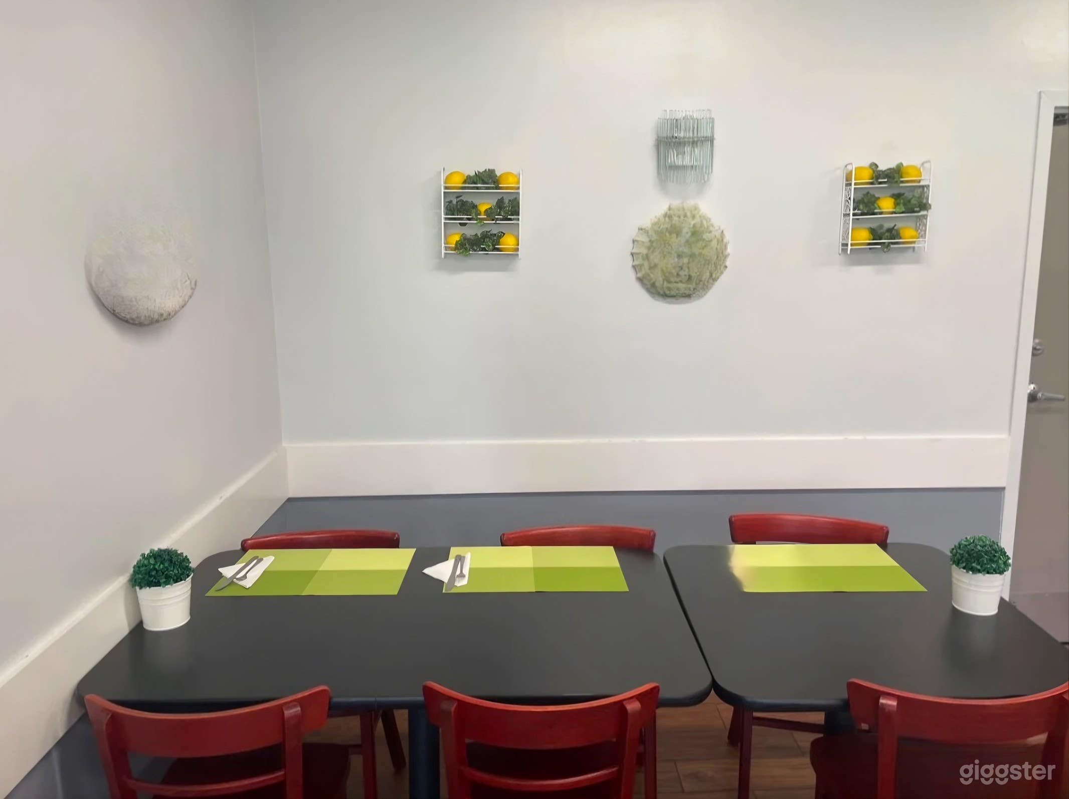 Bright & Quiet Restaurant Venue for Meetings and Events Photo 1