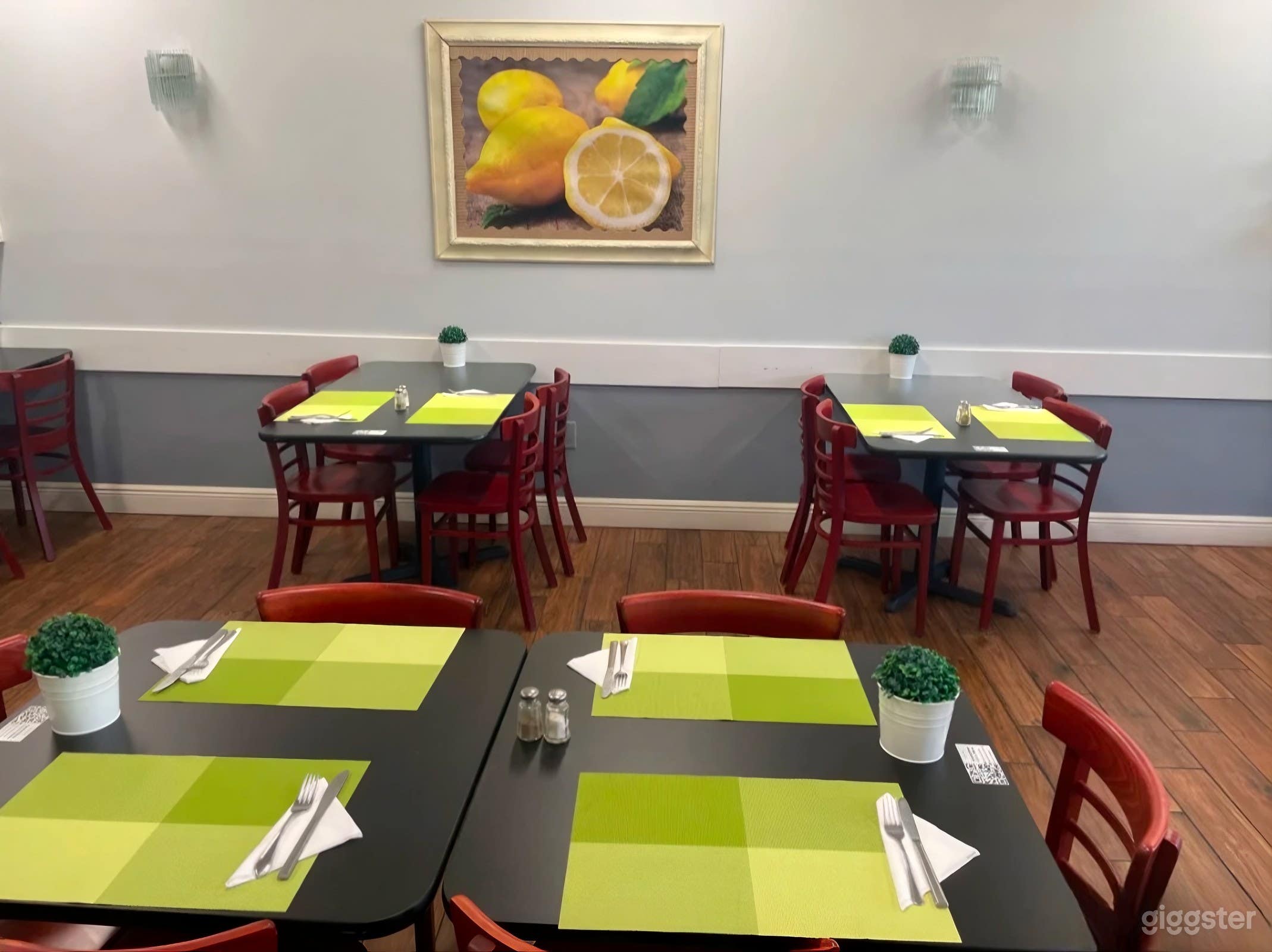 Bright & Quiet Restaurant Venue for Meetings and Events Photo 3