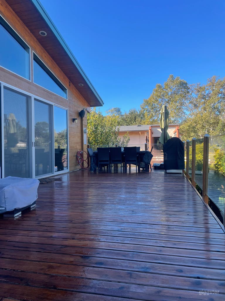  Lakehouse - open, bright, modern and scenic 