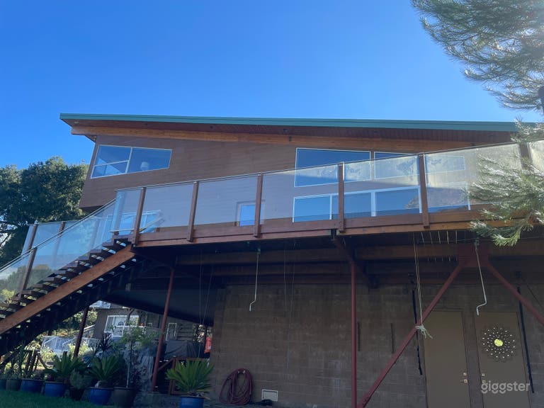  Lakehouse - open, bright, modern and scenic 