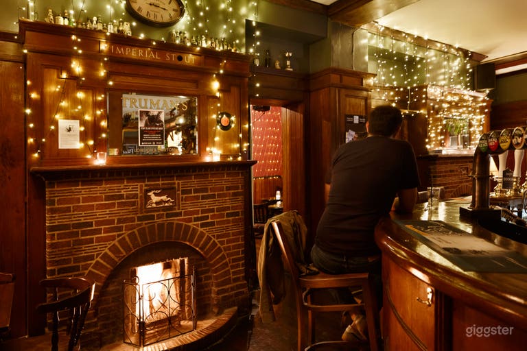  Iconic 1920s East End pub from LEGEND Movie (Tom Hardy) 