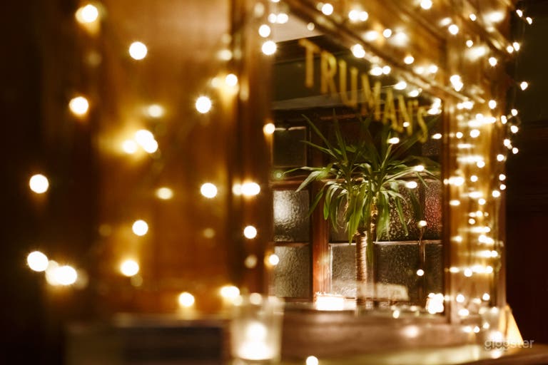  Iconic 1920s East End pub from LEGEND Movie (Tom Hardy) 