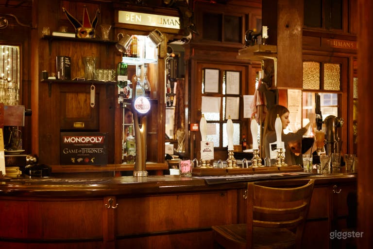  Iconic 1920s East End pub from LEGEND Movie (Tom Hardy) 