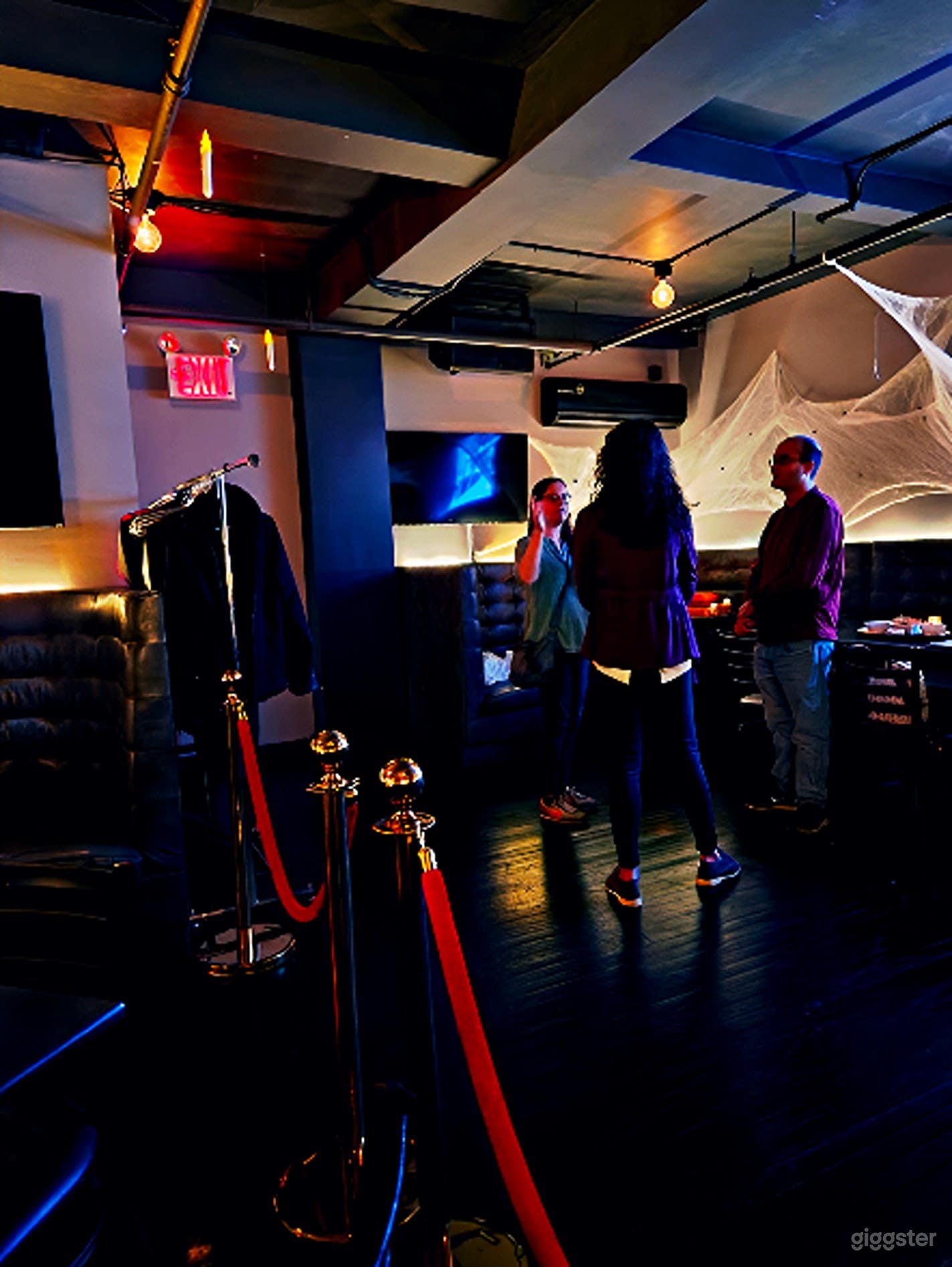 New York City's Vibrant Pub Photo 2