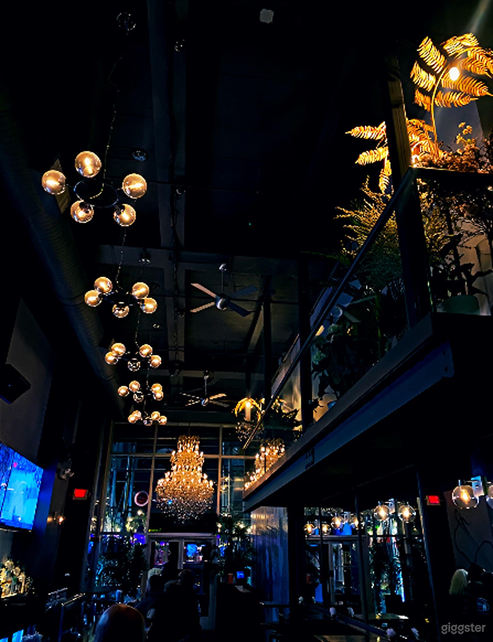 New York City's Vibrant Pub Photo 4