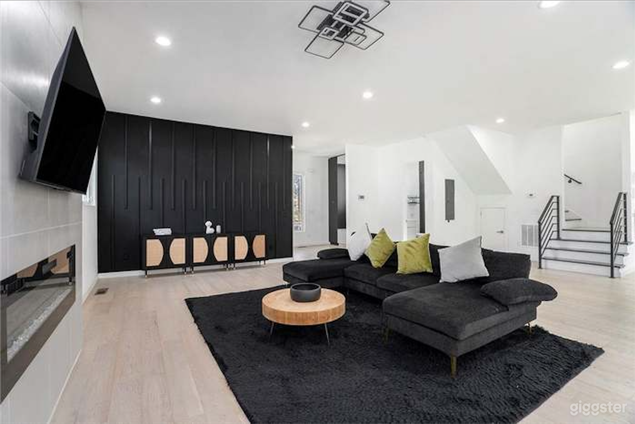 Luxury Modern Home| Perfect for Shoots & Production Photo 2