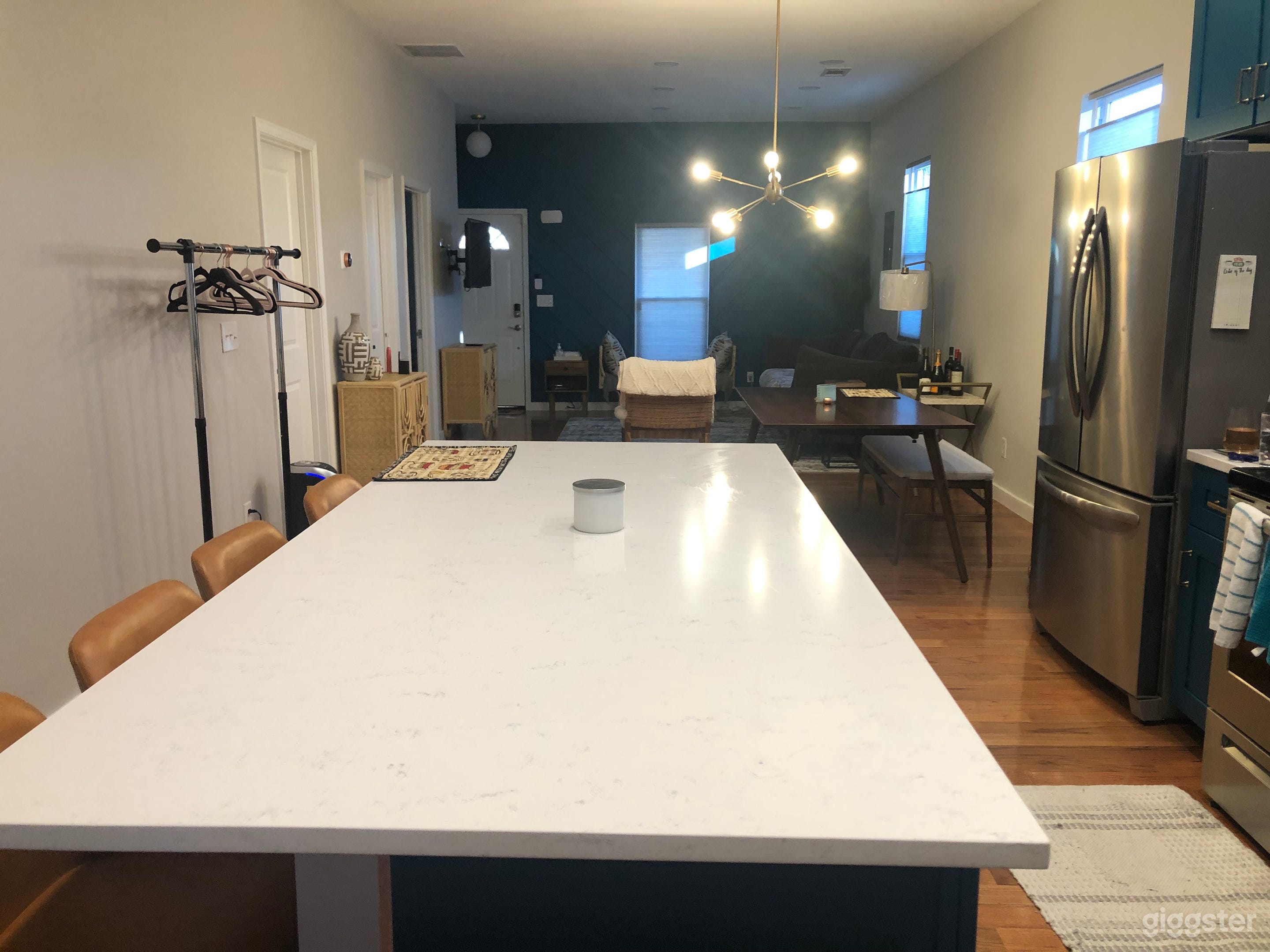 Bright bungalow style home w/open floor plan.  Photo 4