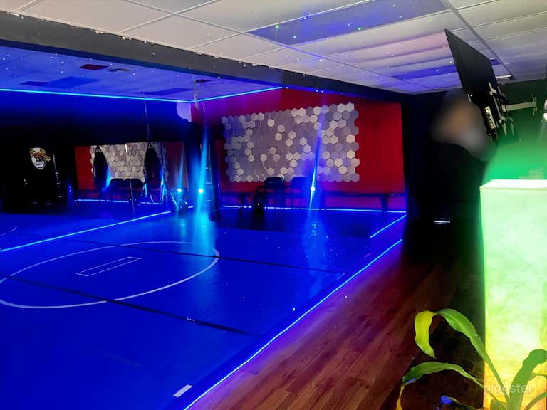  Vibrant Fitness Studio with Nutrition Club 