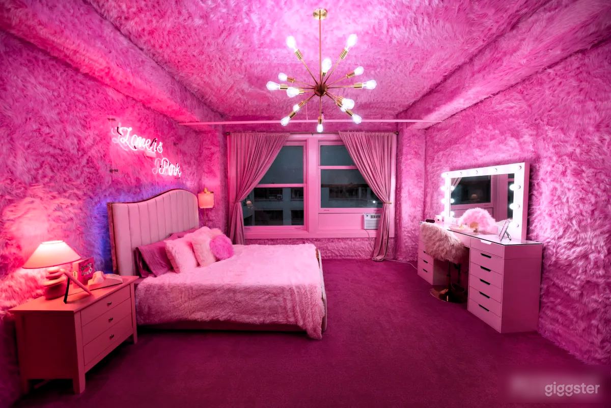 Downtown Pink Retro w/ Telephone Booth Photo 3