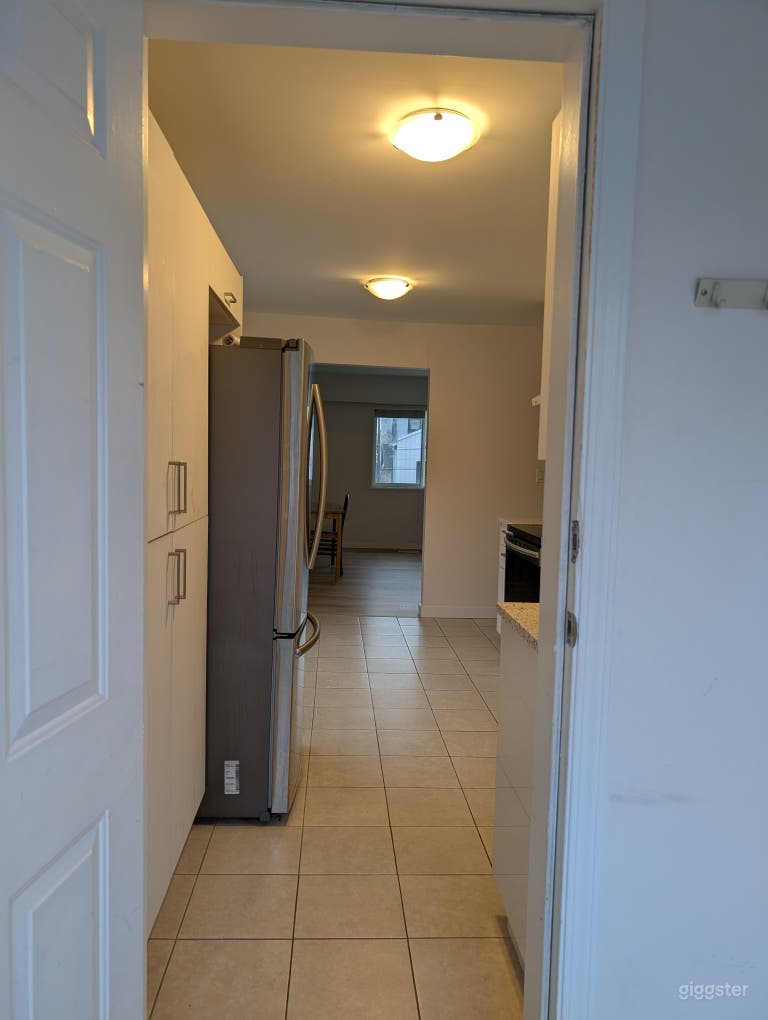  Beautiful, bright and empty 3 bedroom single bath 