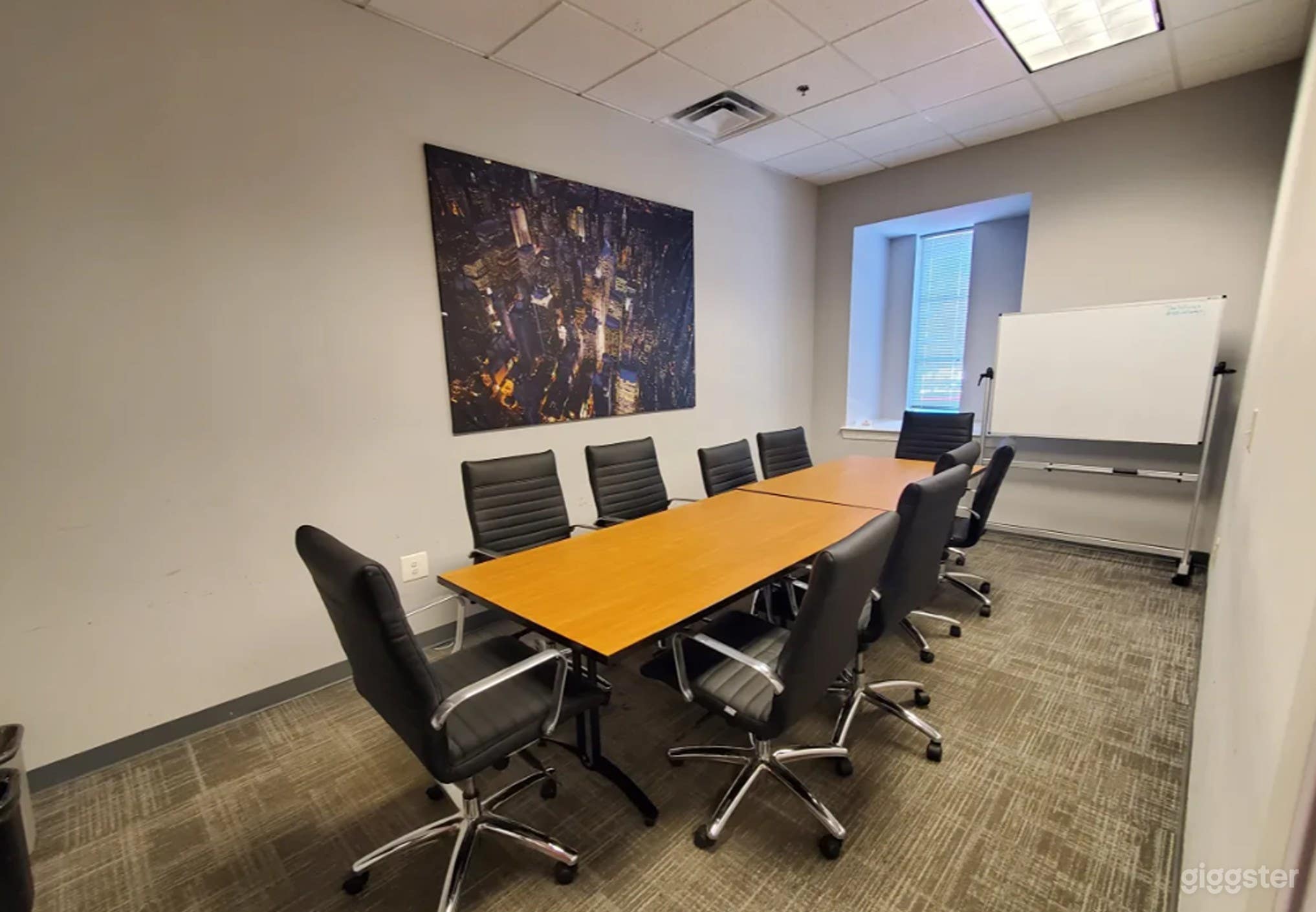 Modern Meeting Room with Natural Lighting Photo 1