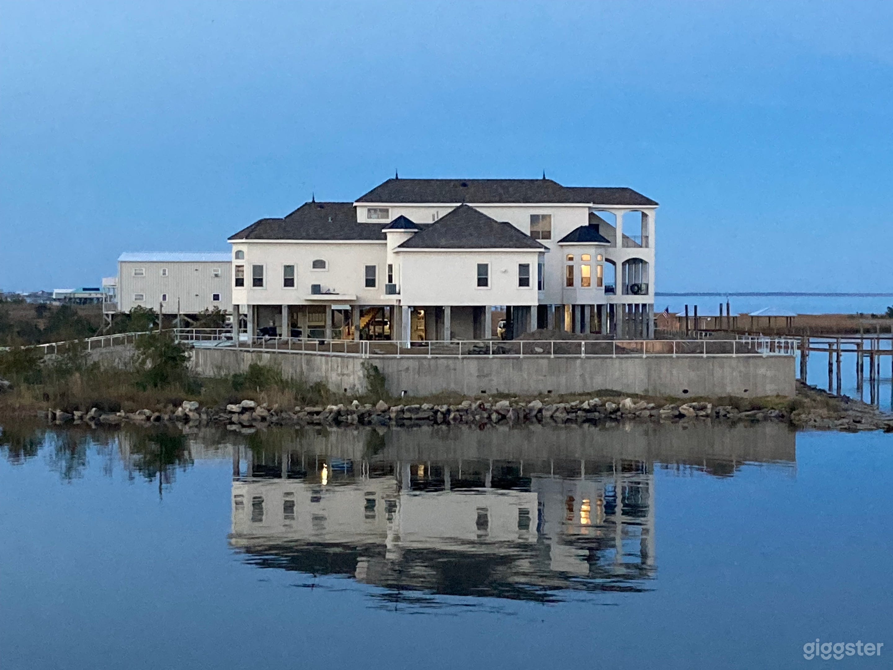 Mansion on Lake Catherine newly built w/ pool/dock Photo 4