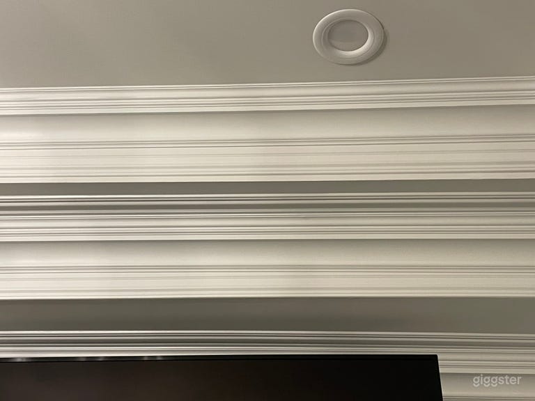  Mansion on Lake Catherine newly built w/ pool/dock 