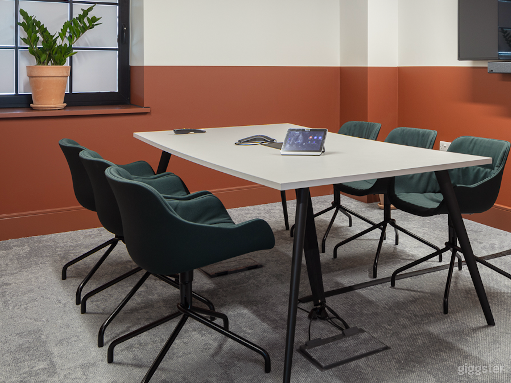 Richmond Room Good for 6 Persons Photo 4