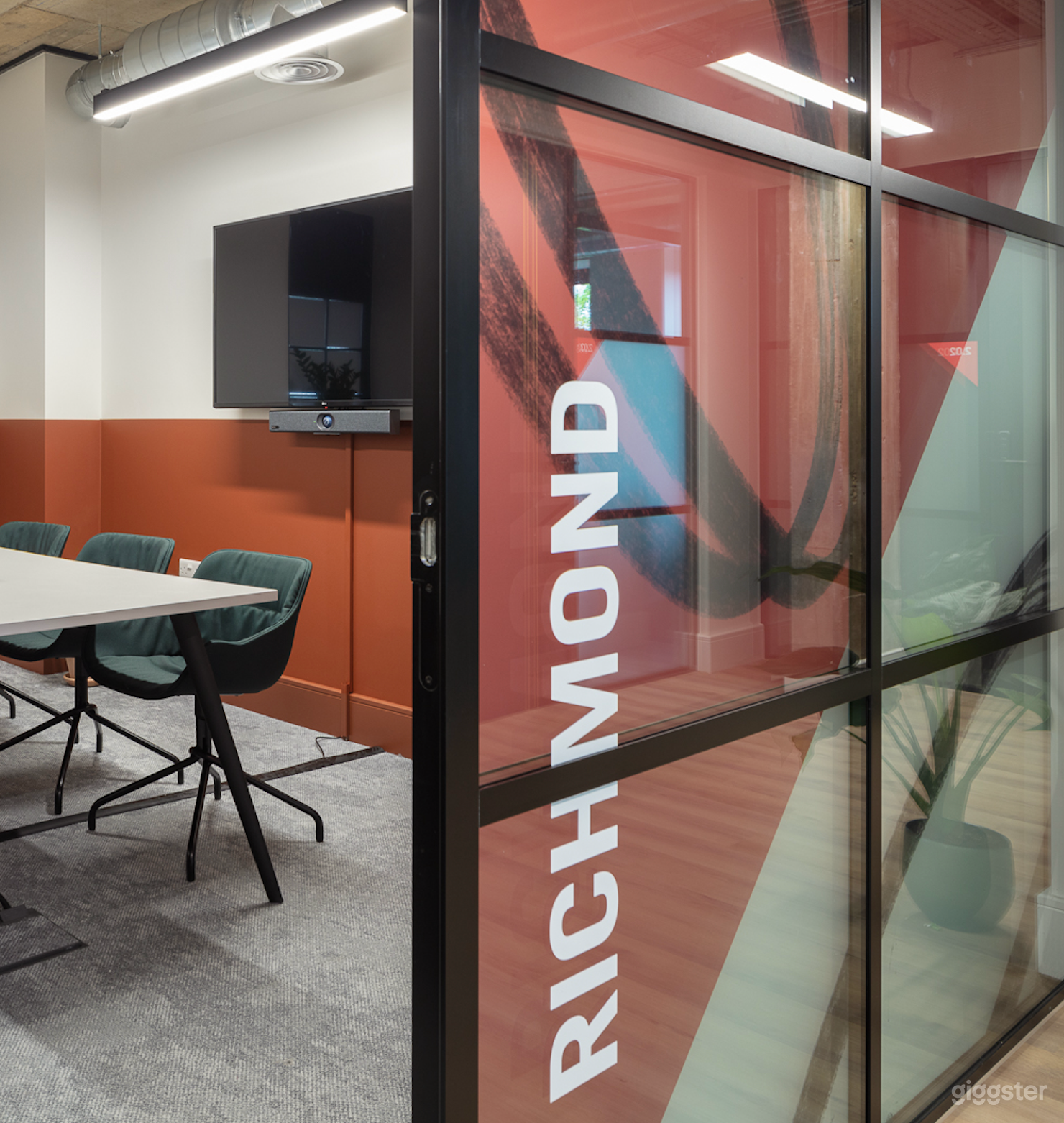 Richmond Room Good for 6 Persons Photo 3