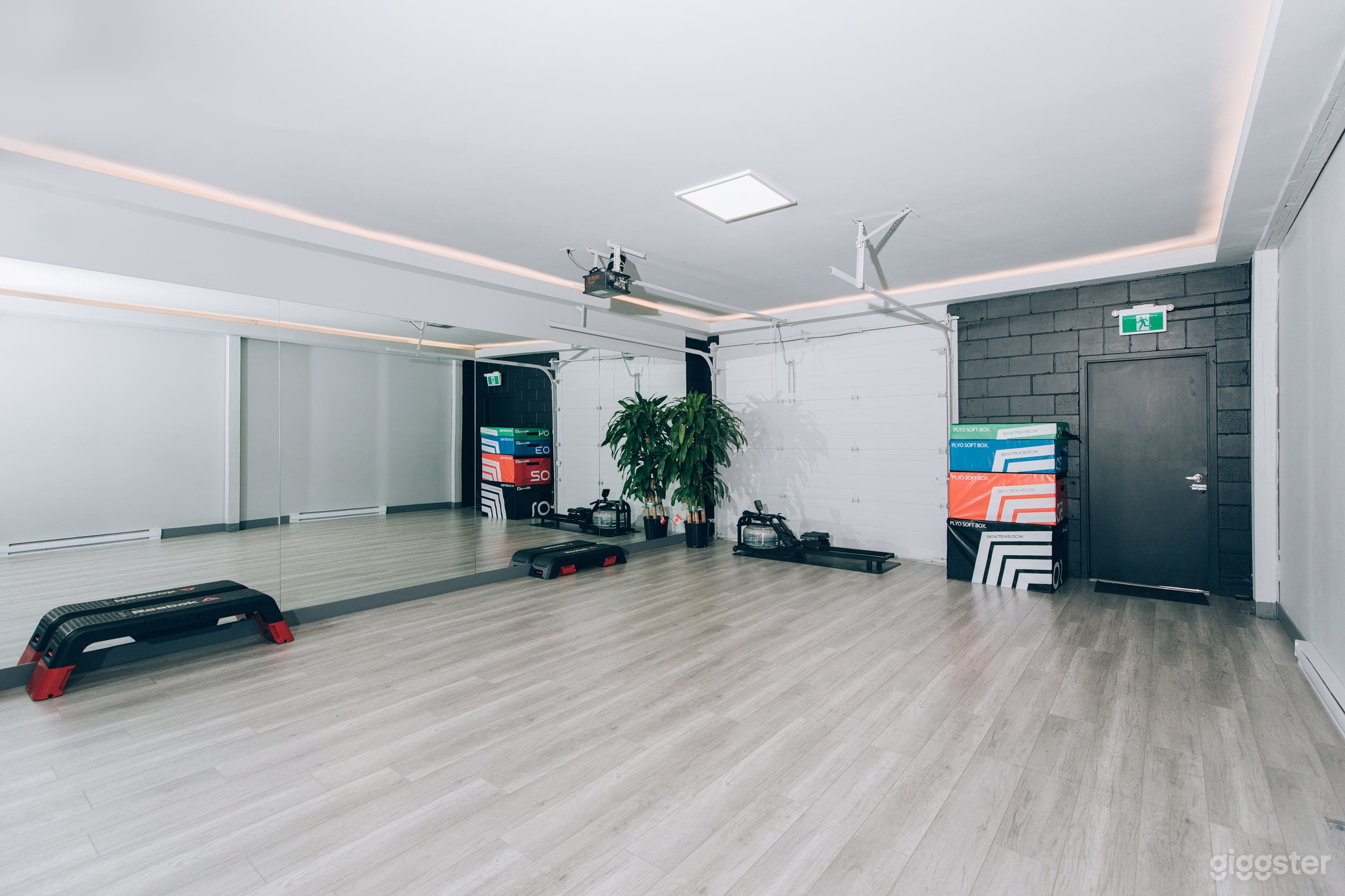 Versatile 2,590 Sqft Fitness Club &amp; Warehouse Space Photo 2