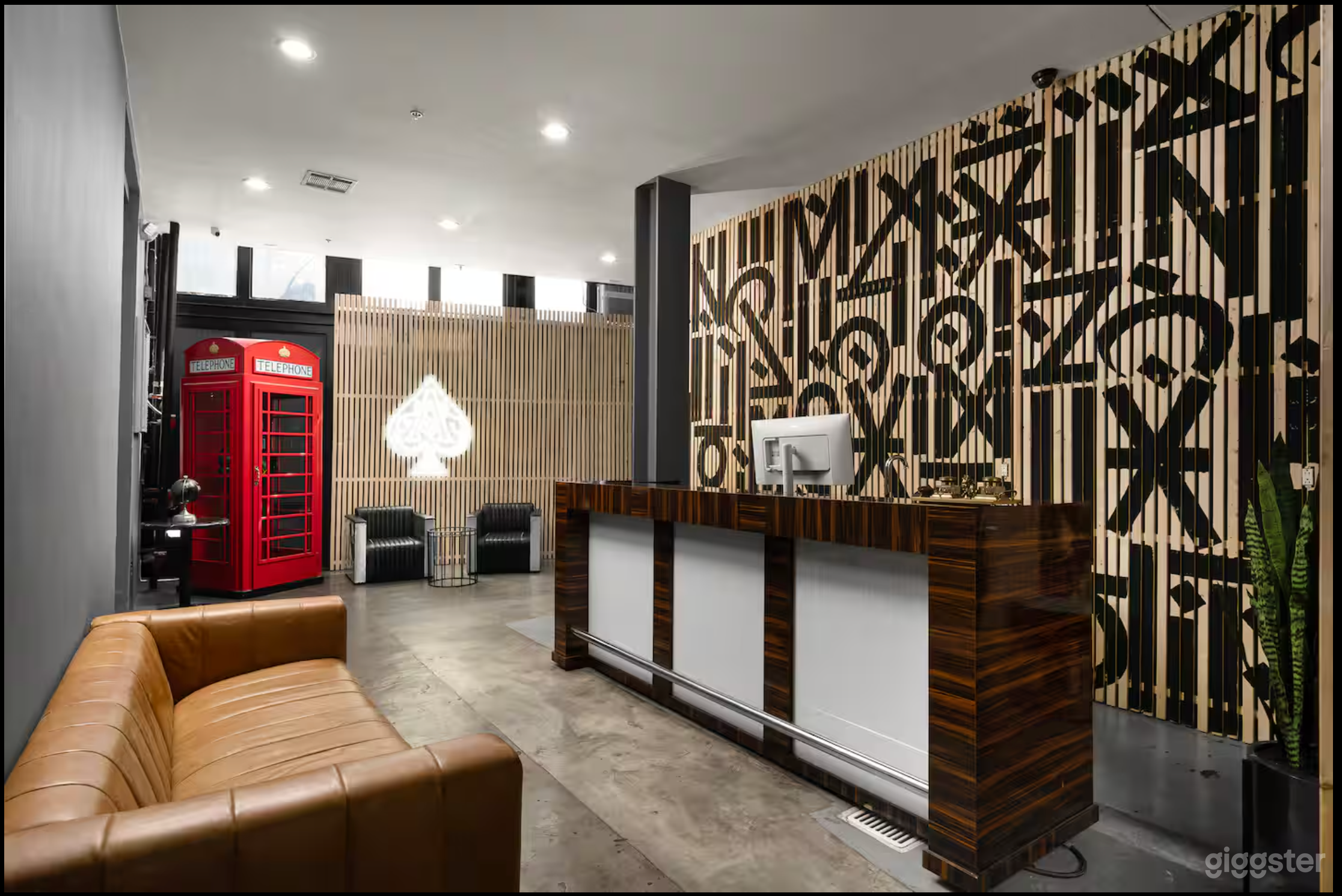 Spacious 1700 sq ft New York-Style/Retna Suite Photo 1