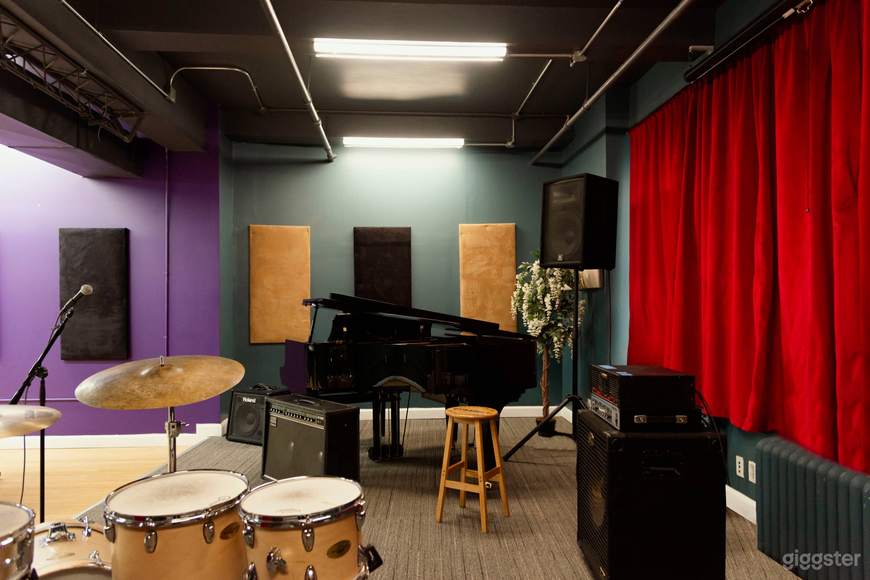 Elegant Music Rehearsal Studio for Independent Performances Photo 2