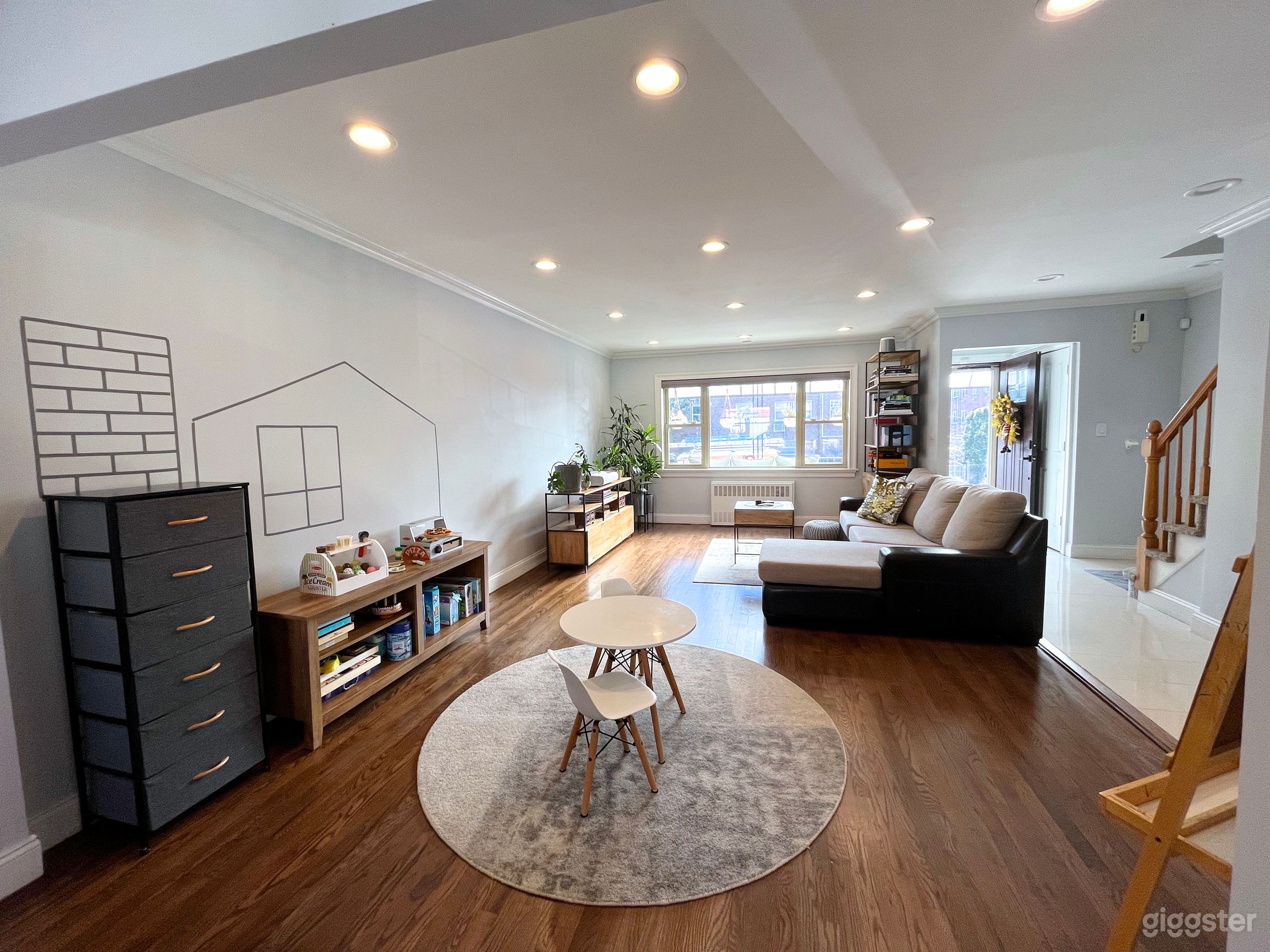 Astoria Brick Home Photo 1