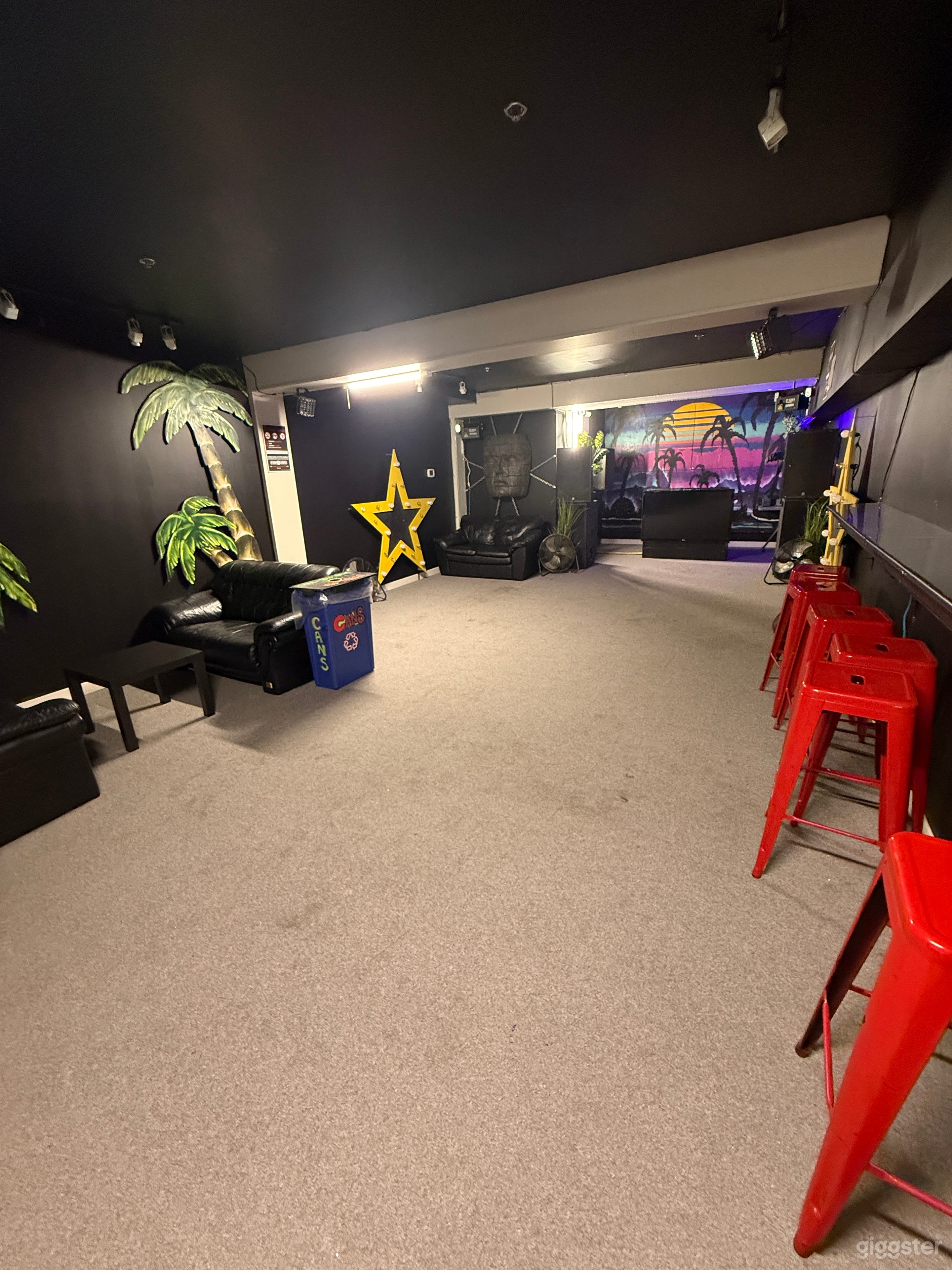 “ I C O N “ Lounge Photo 3