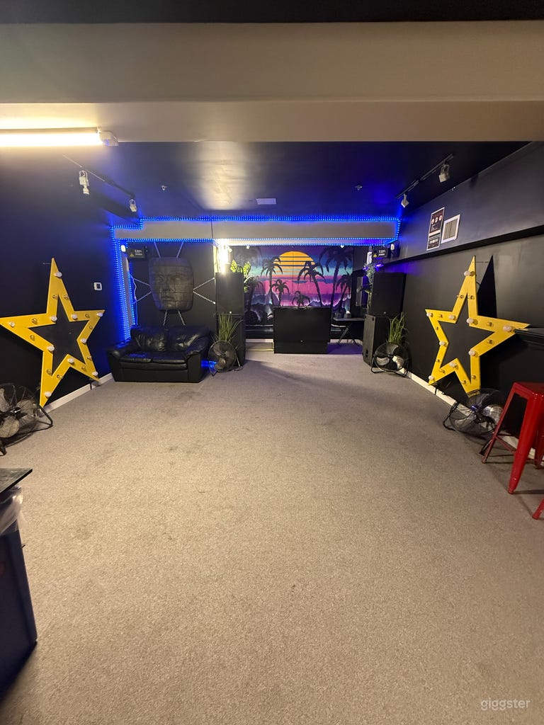  “ I C O N “ Lounge 