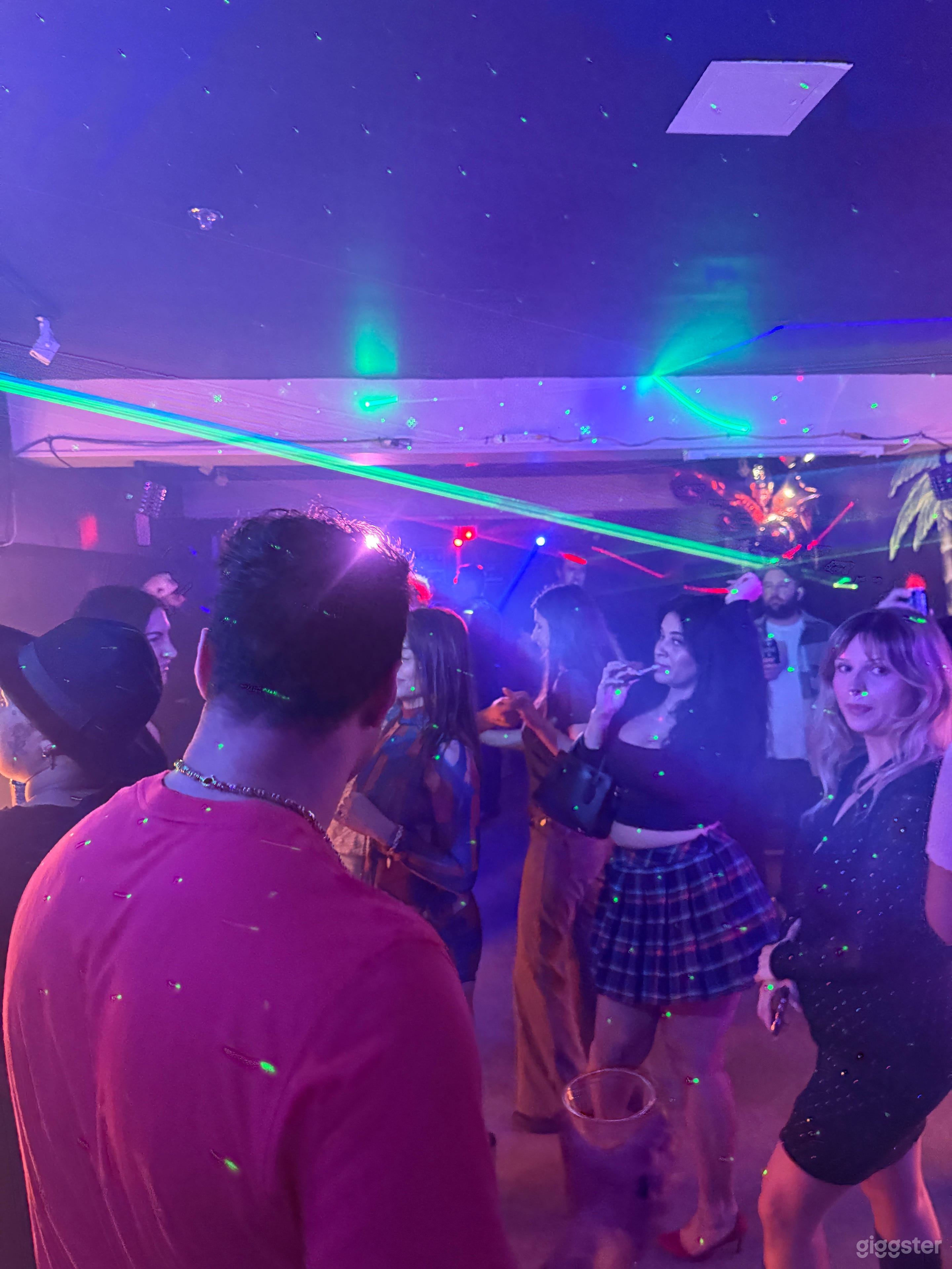“ I C O N “ Lounge Photo 4