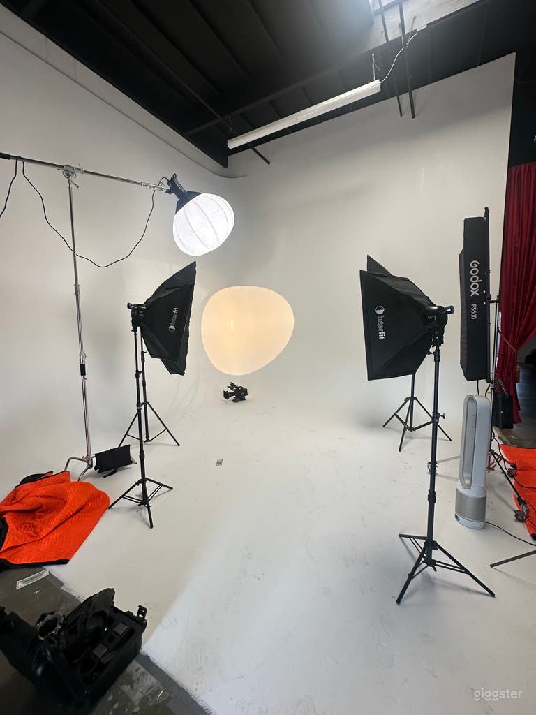  White cyclorama wall 18x18x18 