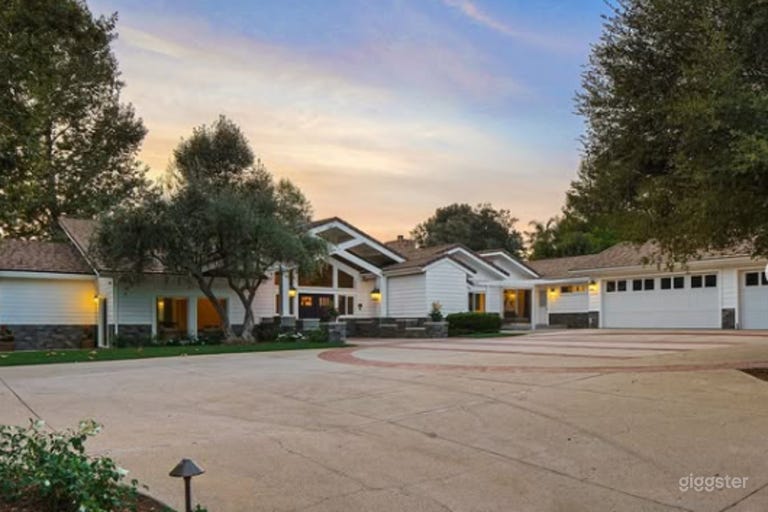  ELEGANT RANCH ESTATE WITH LUXE MODERN CHARM 