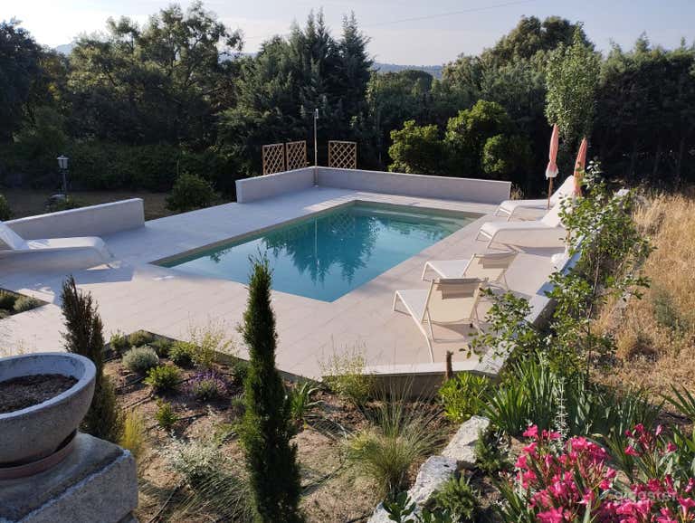  Encantadora casa de campo reformada con jardines y luz natural 