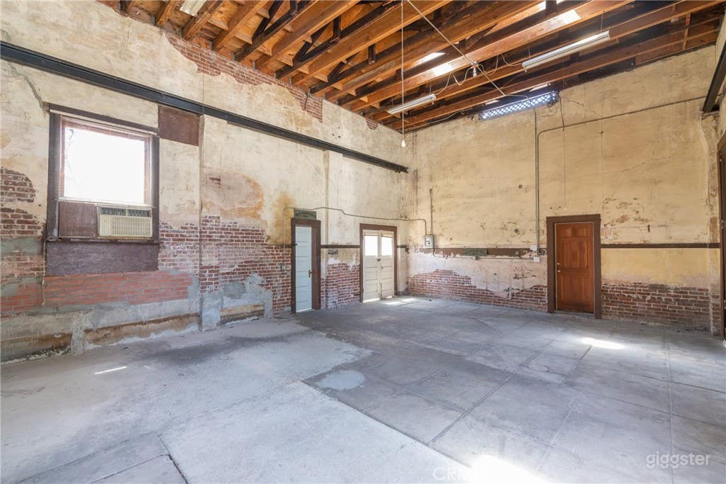 Vintage Historic Pumphouse Complex Photo 4