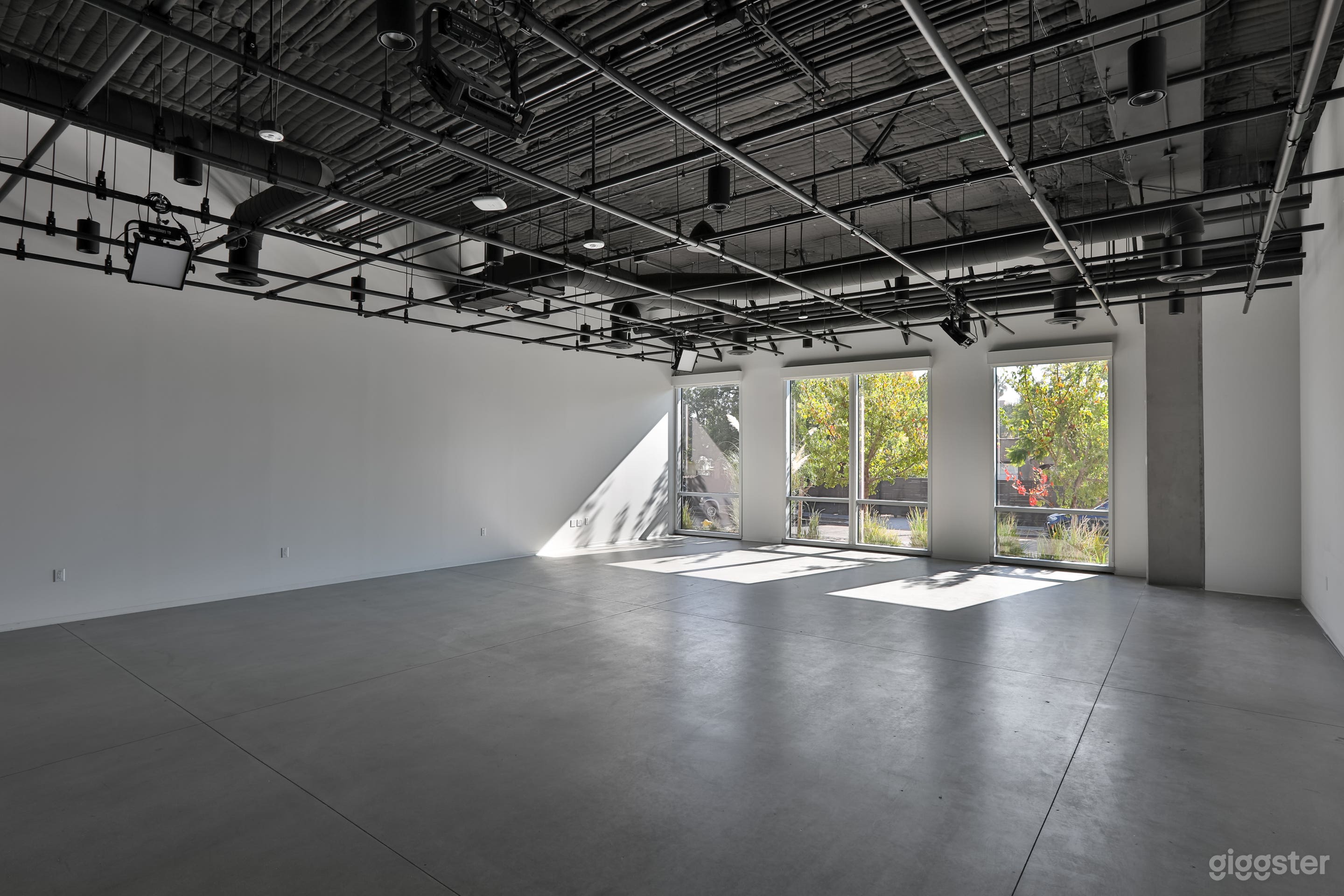 1500 sq foot studio space 