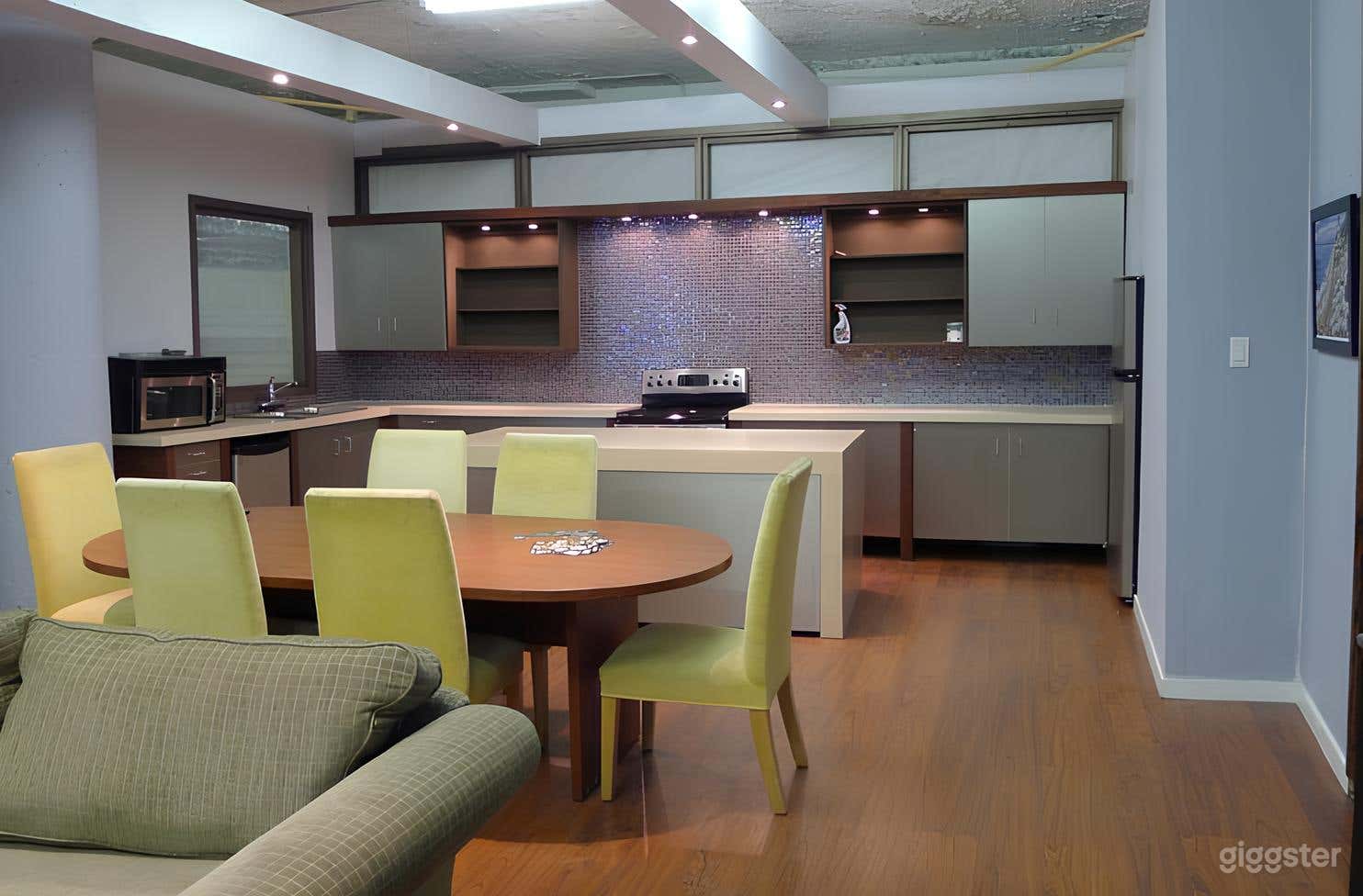 First Floor: Cafe & Apartment Setting Photo 1