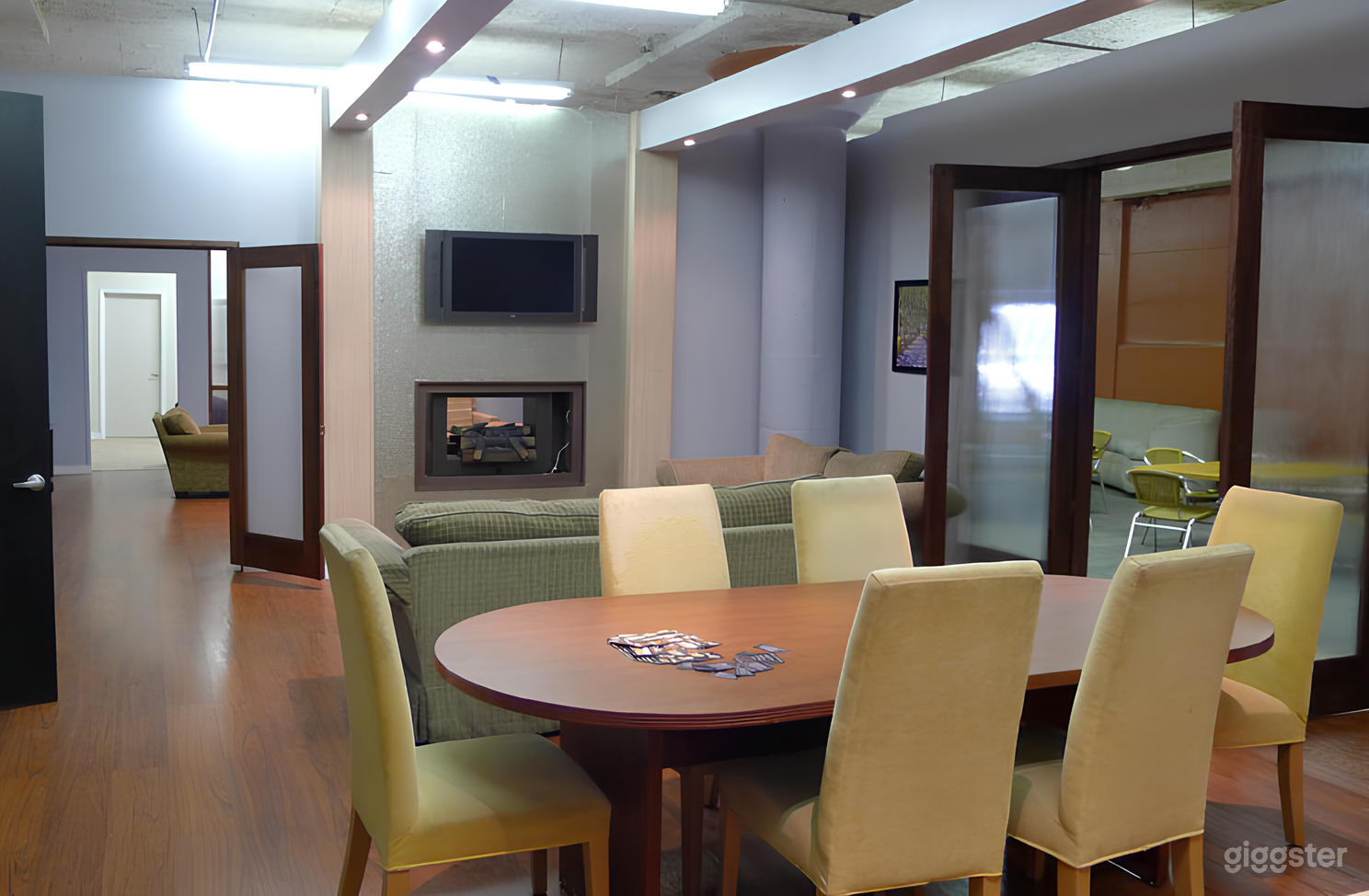 First Floor: Cafe & Apartment Setting Photo 4