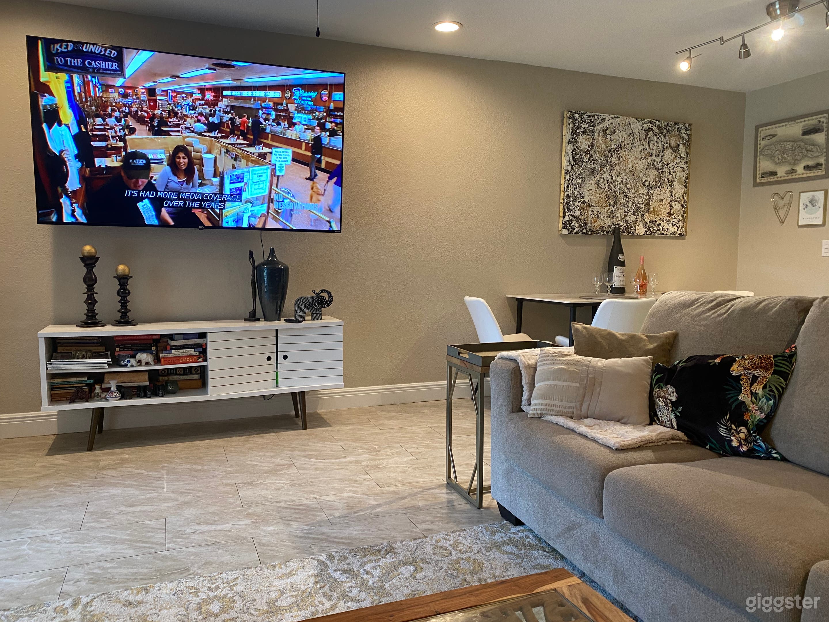 Modern Townhome for filming or photography Photo 1