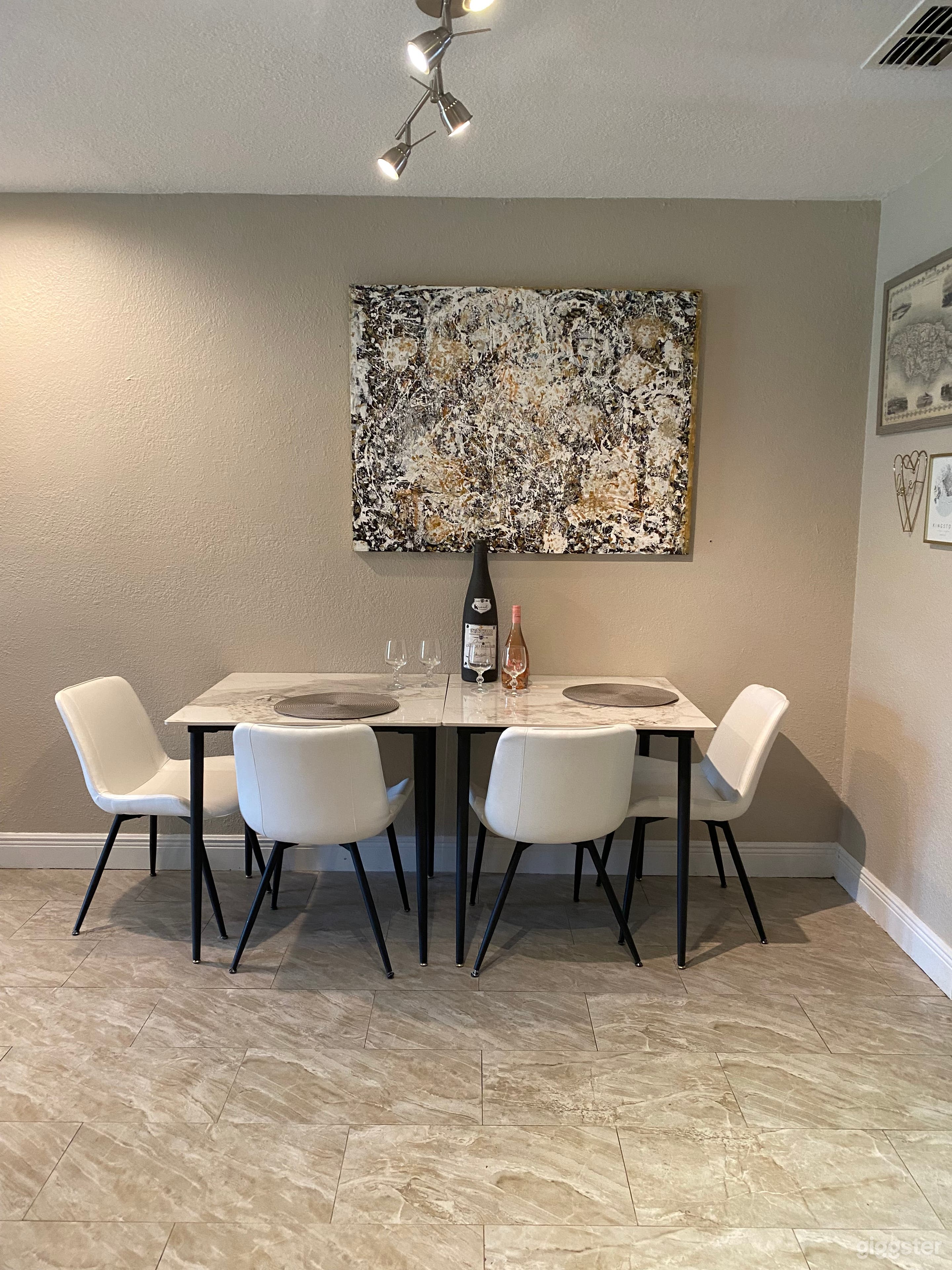 Modern Townhome for filming or photography Photo 3