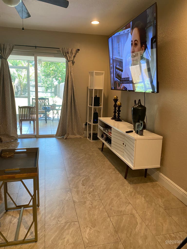  Modern Townhome for filming or photography 