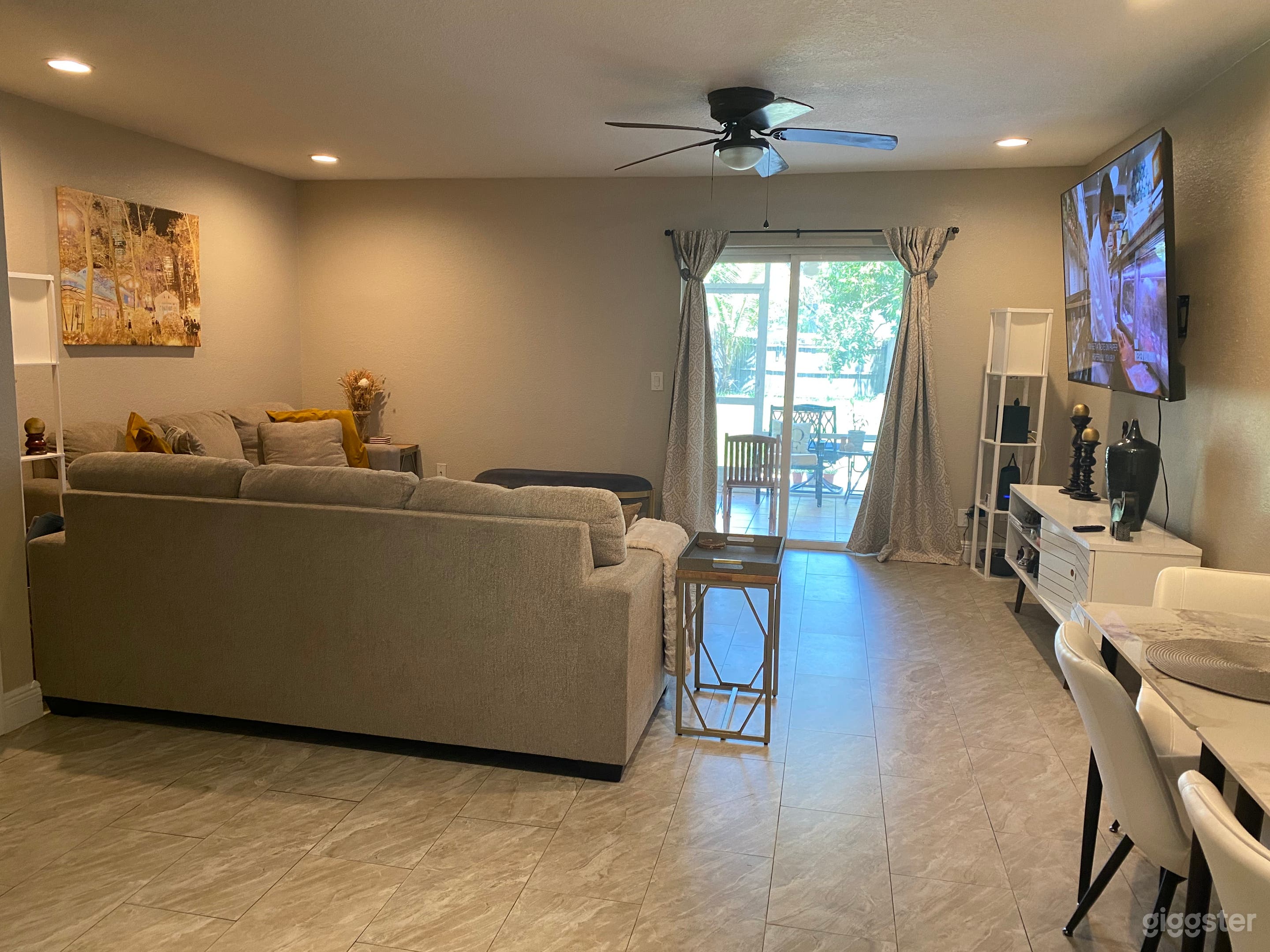 Modern Townhome for filming or photography Photo 4