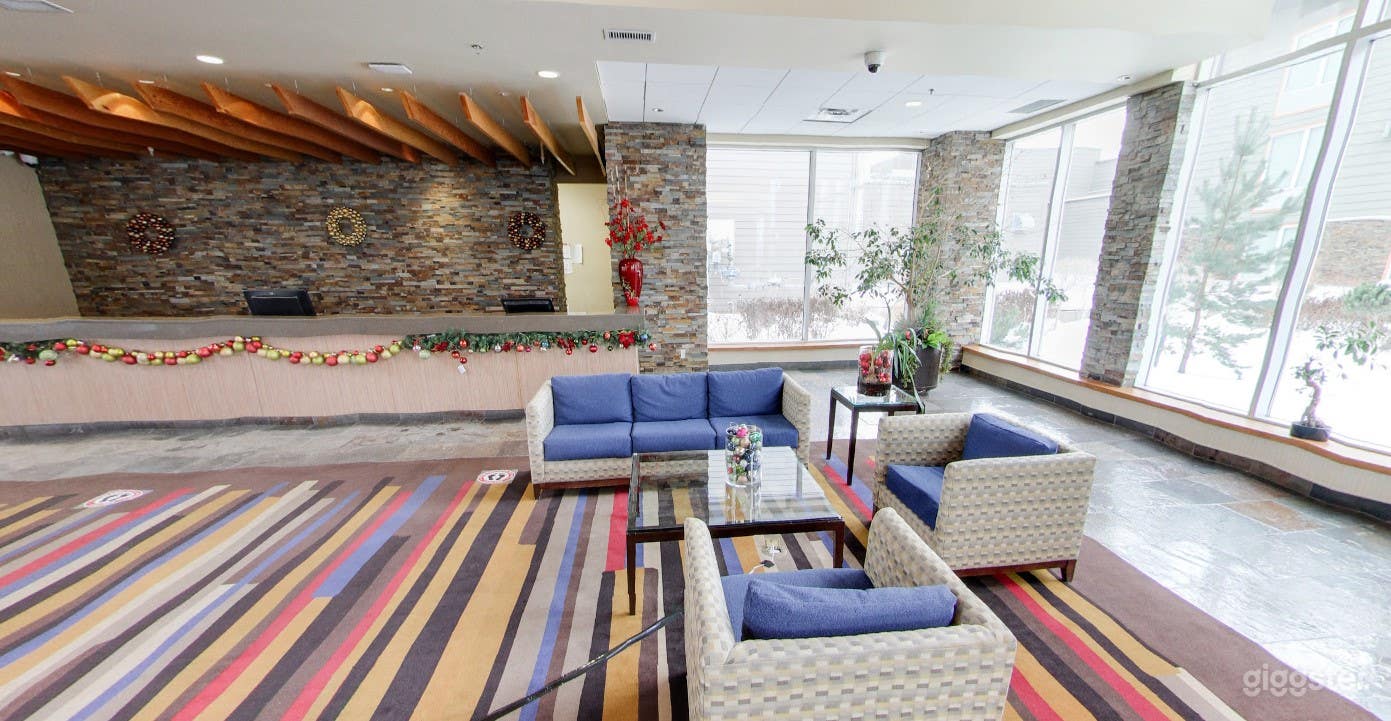 Bright and Welcoming Lobby in Edmonton Photo 3