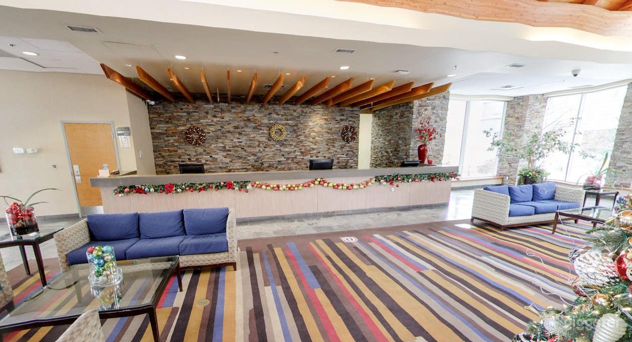 Bright and Welcoming Lobby in Edmonton Photo 4