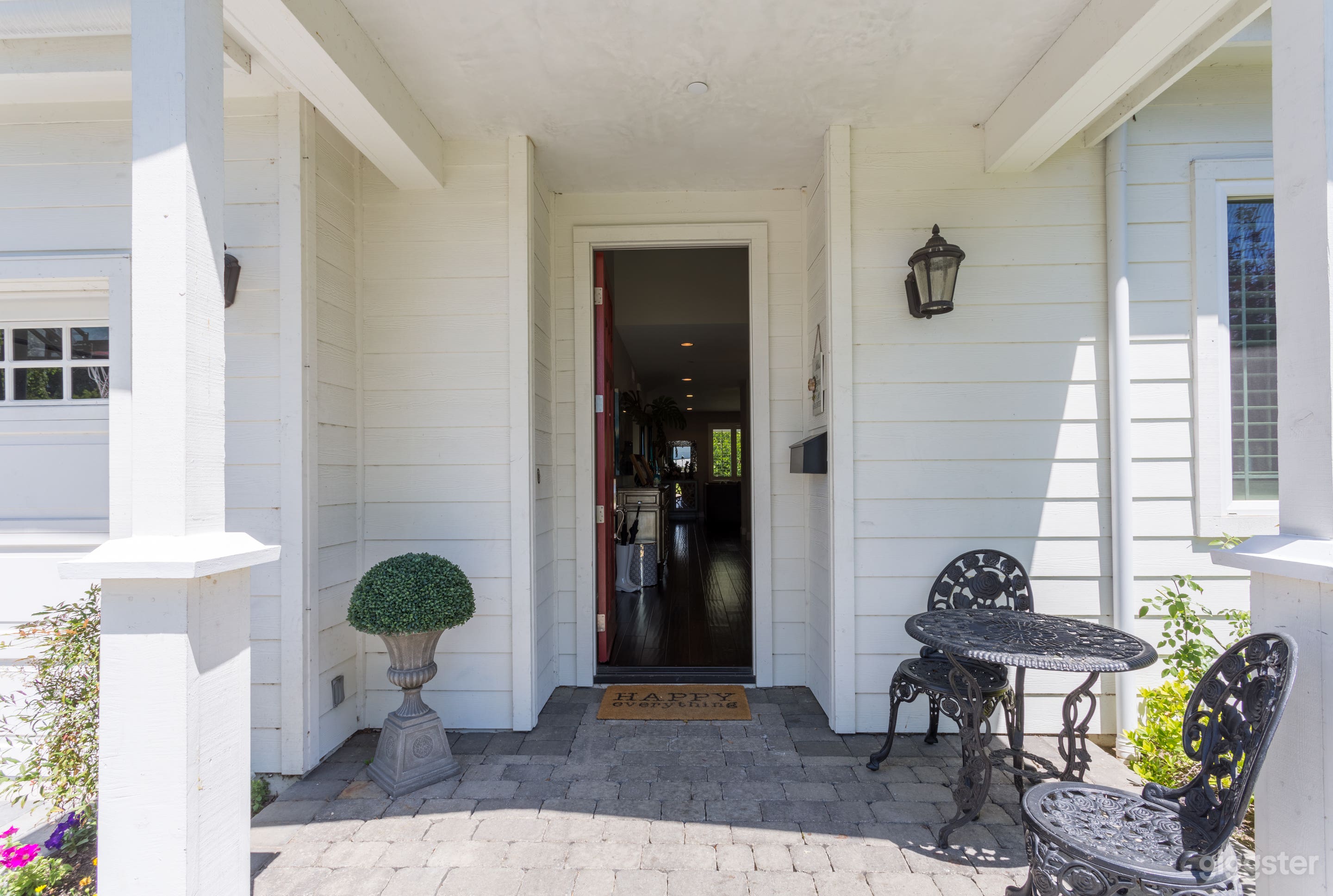 Beautiful 2 Story Modern Home Photo 3