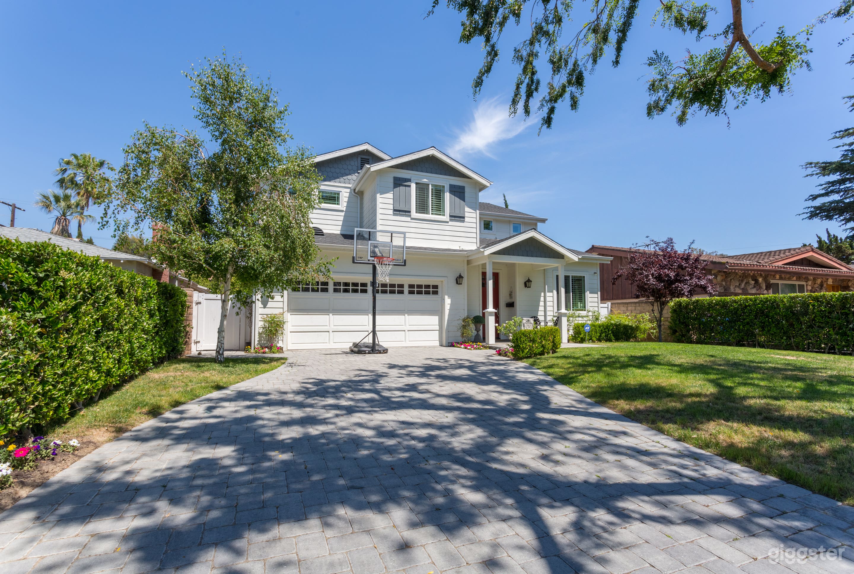 Beautiful 2 Story Modern Home Photo 2