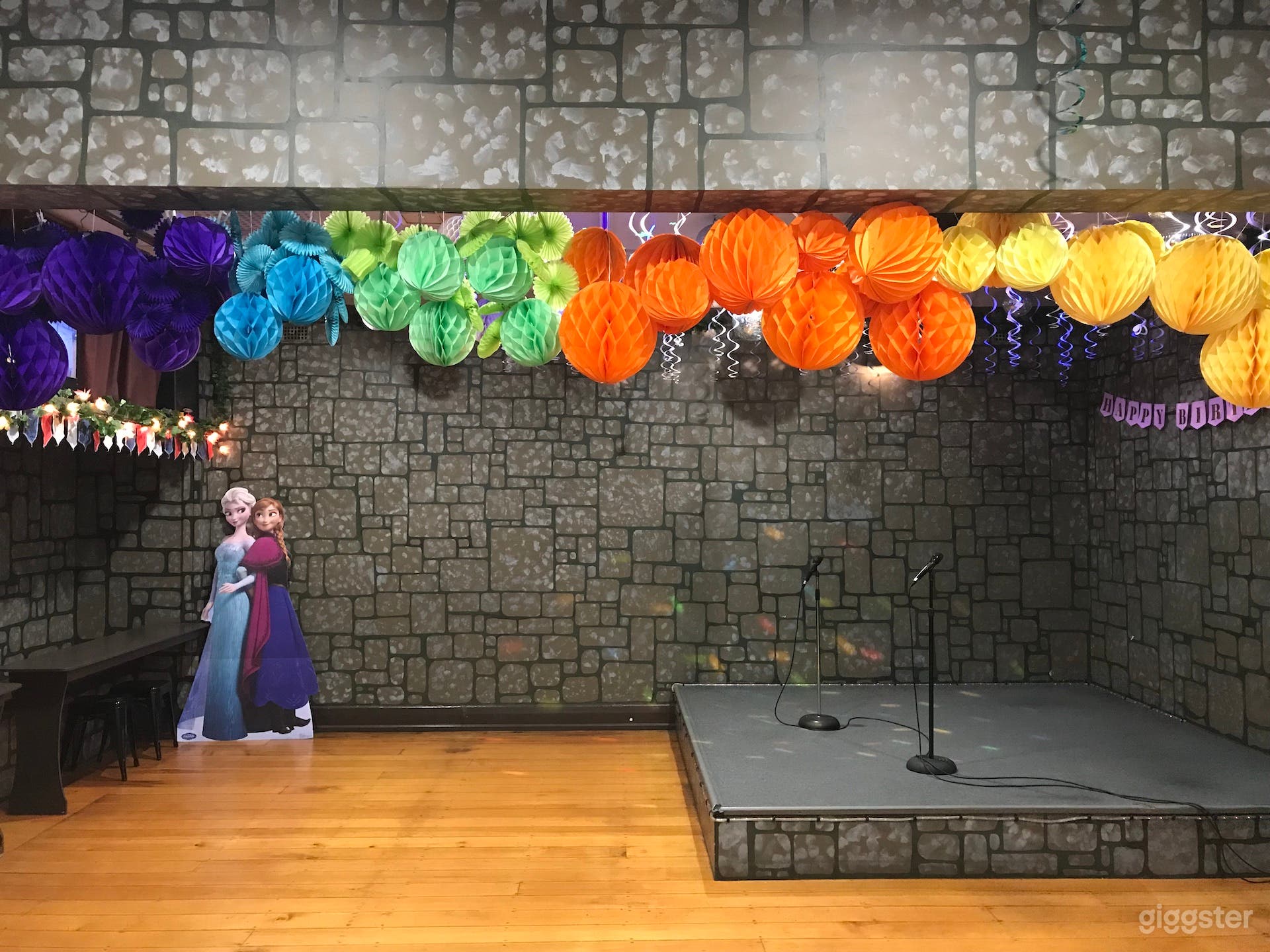 A Perfect Place for Parties Photo 4