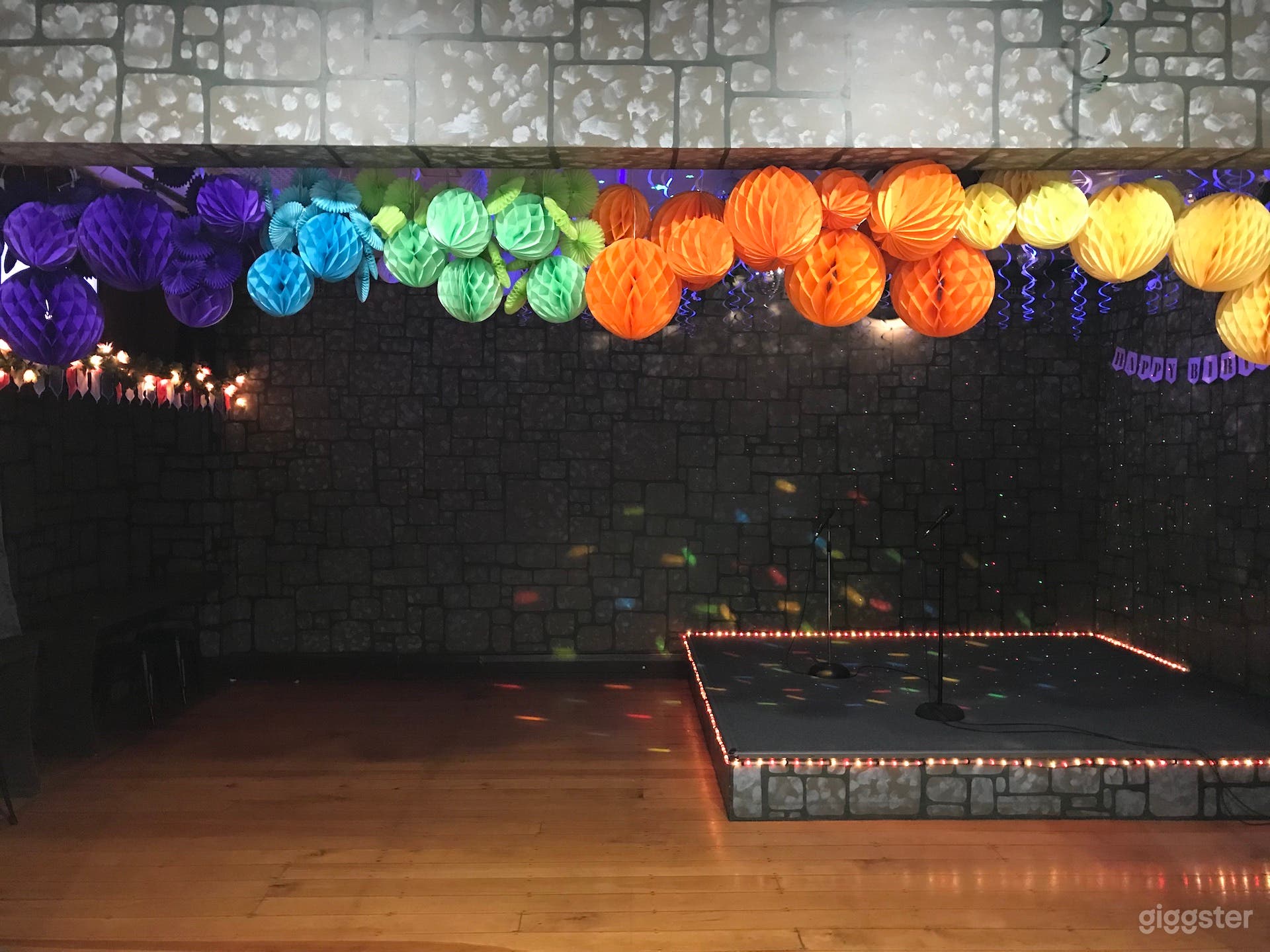 A Perfect Place for Parties Photo 3