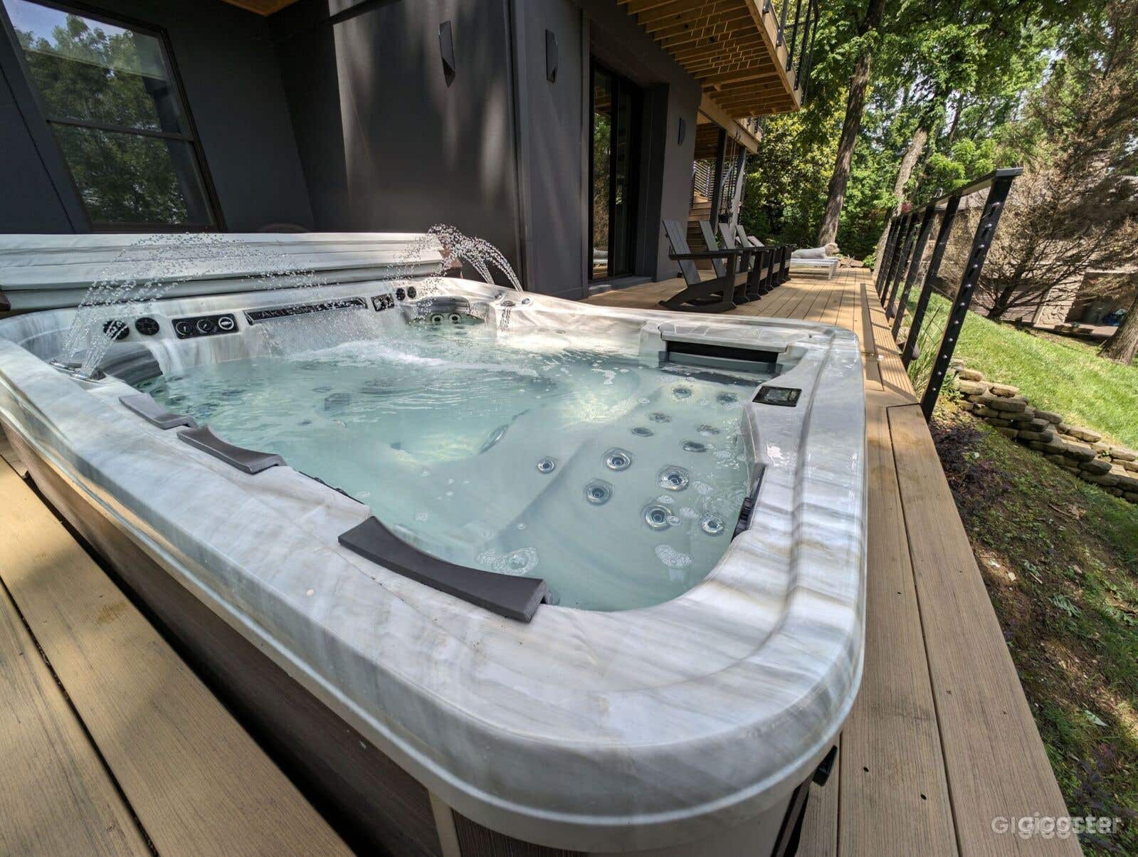 Nashville Modern Luxury Hot Tub Photo 3