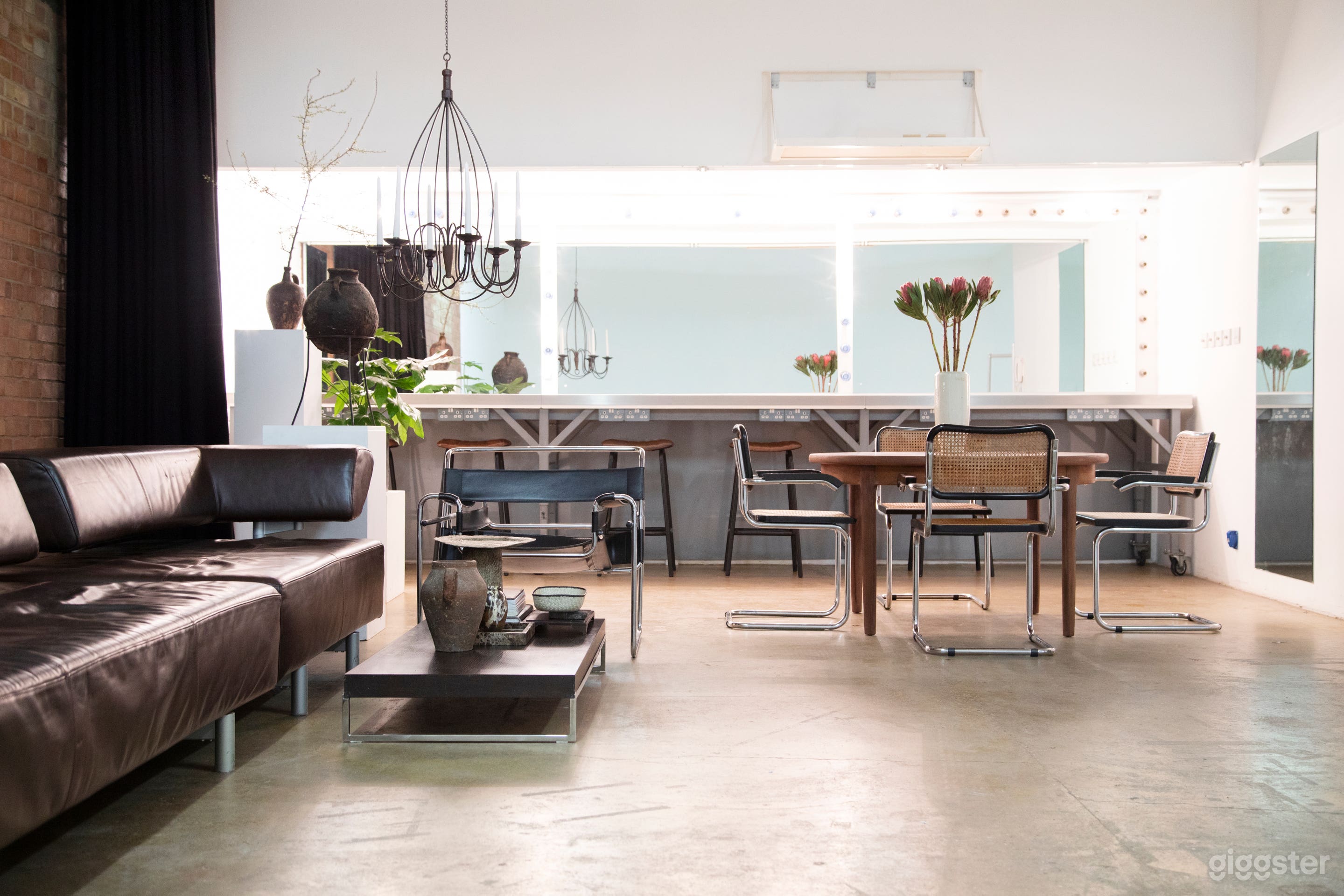 Infinity cove and brick wall studio &amp; outdoor area Photo 2