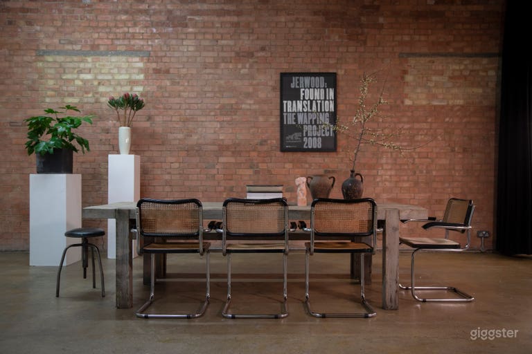  Infinity cove and brick wall studio & outdoor area 