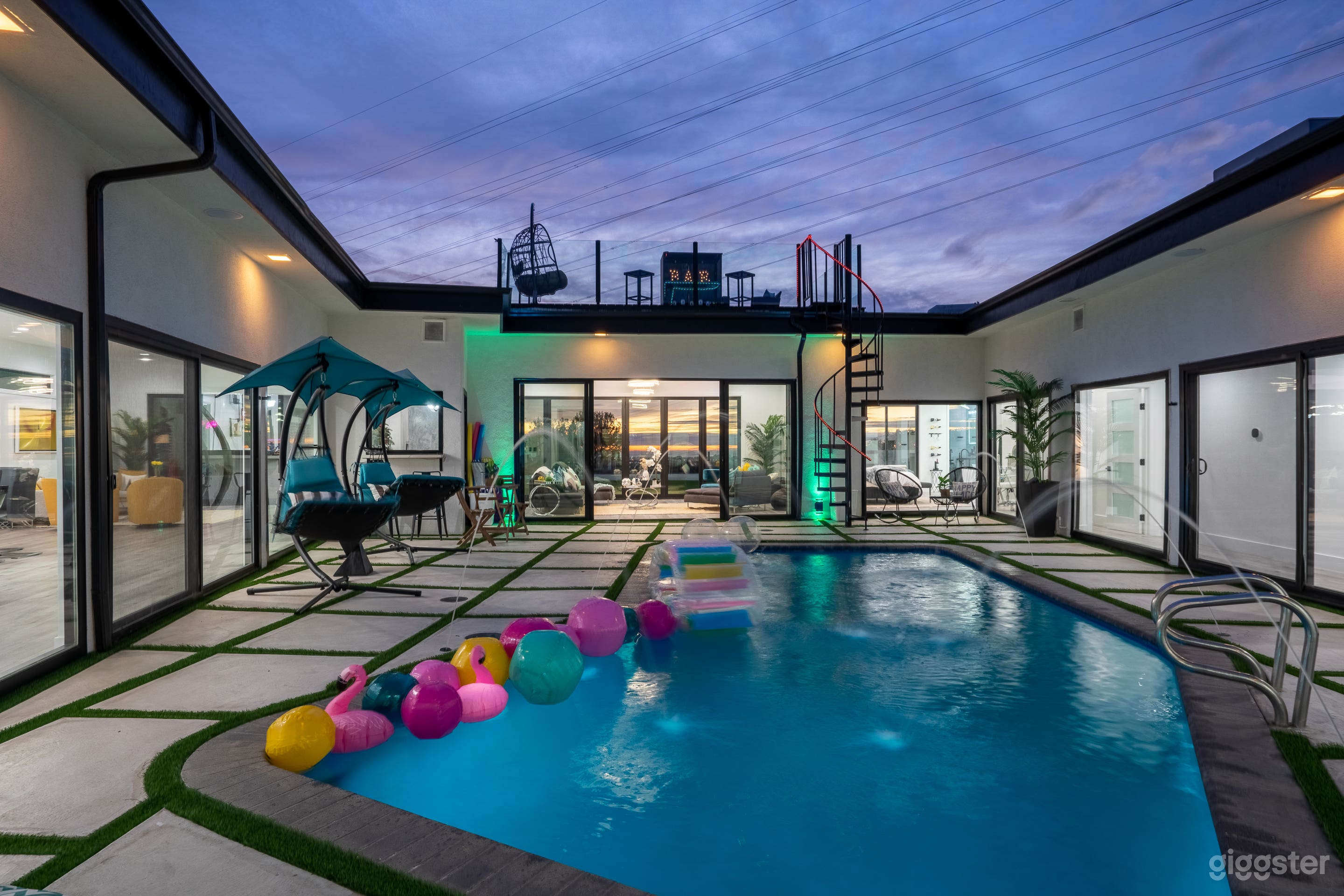 Paradise Pool Mansion with 360 Views!! Photo 2